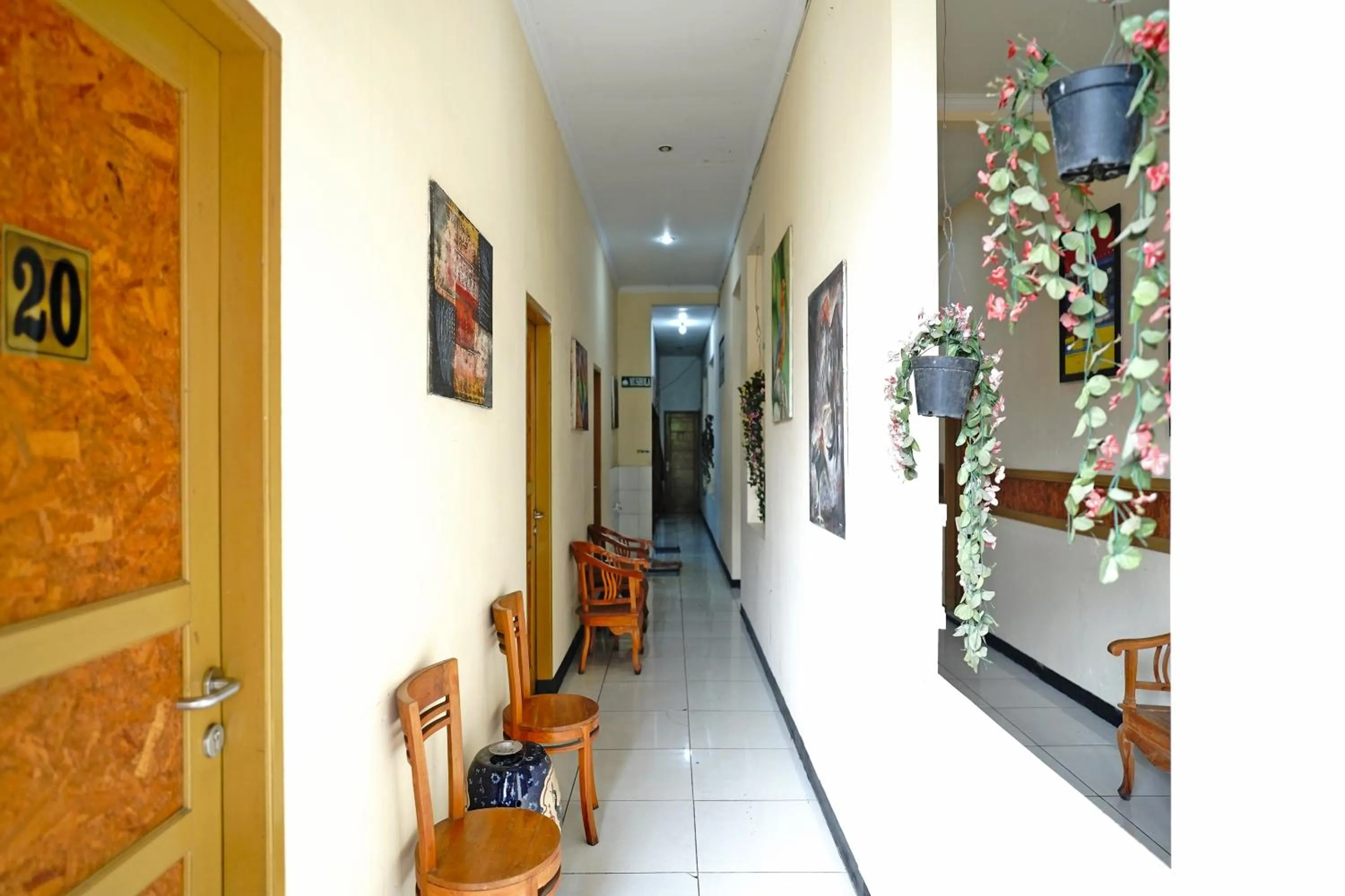 Seating area in Saung Balibu Hotel