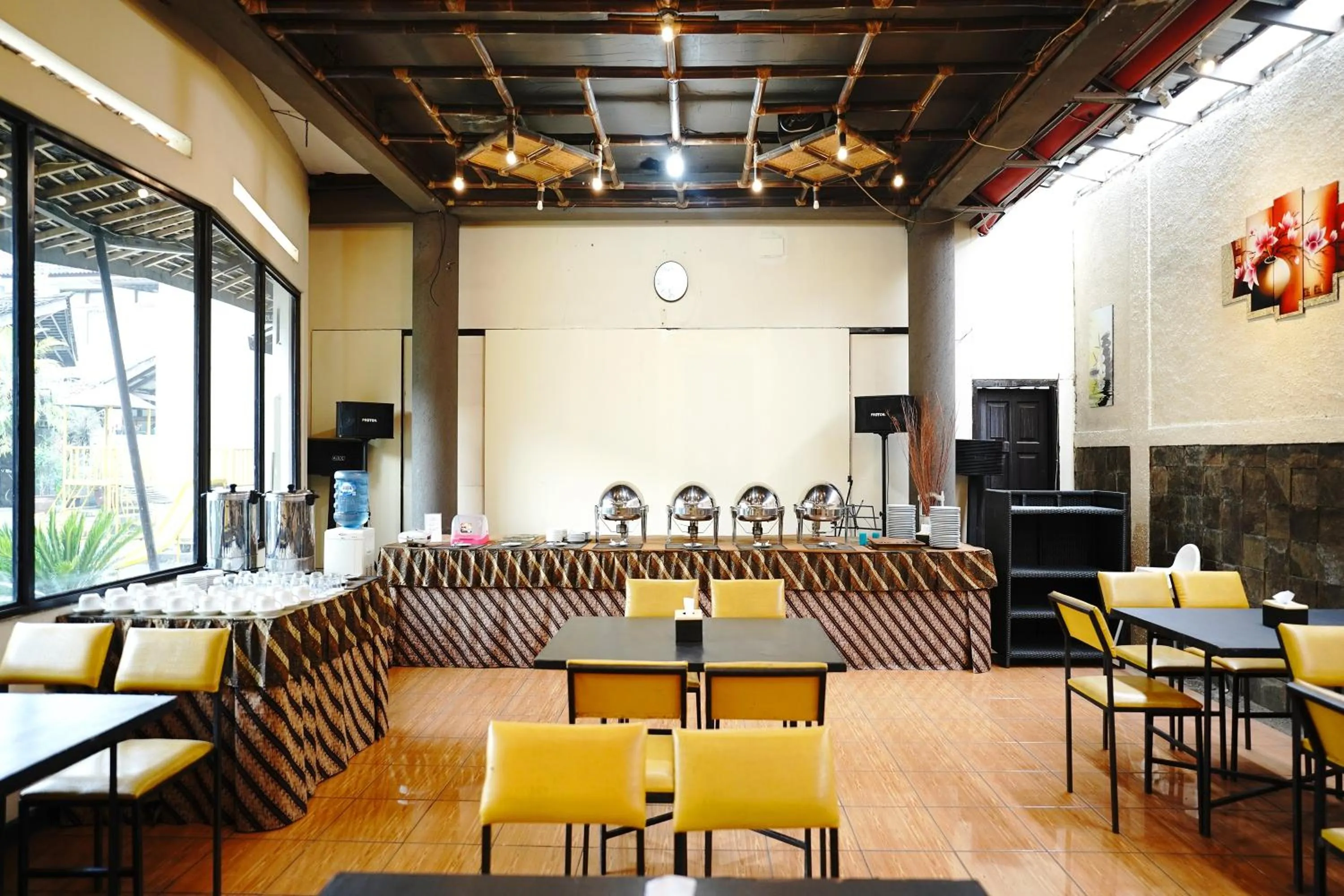 Breakfast in Saung Balibu Hotel