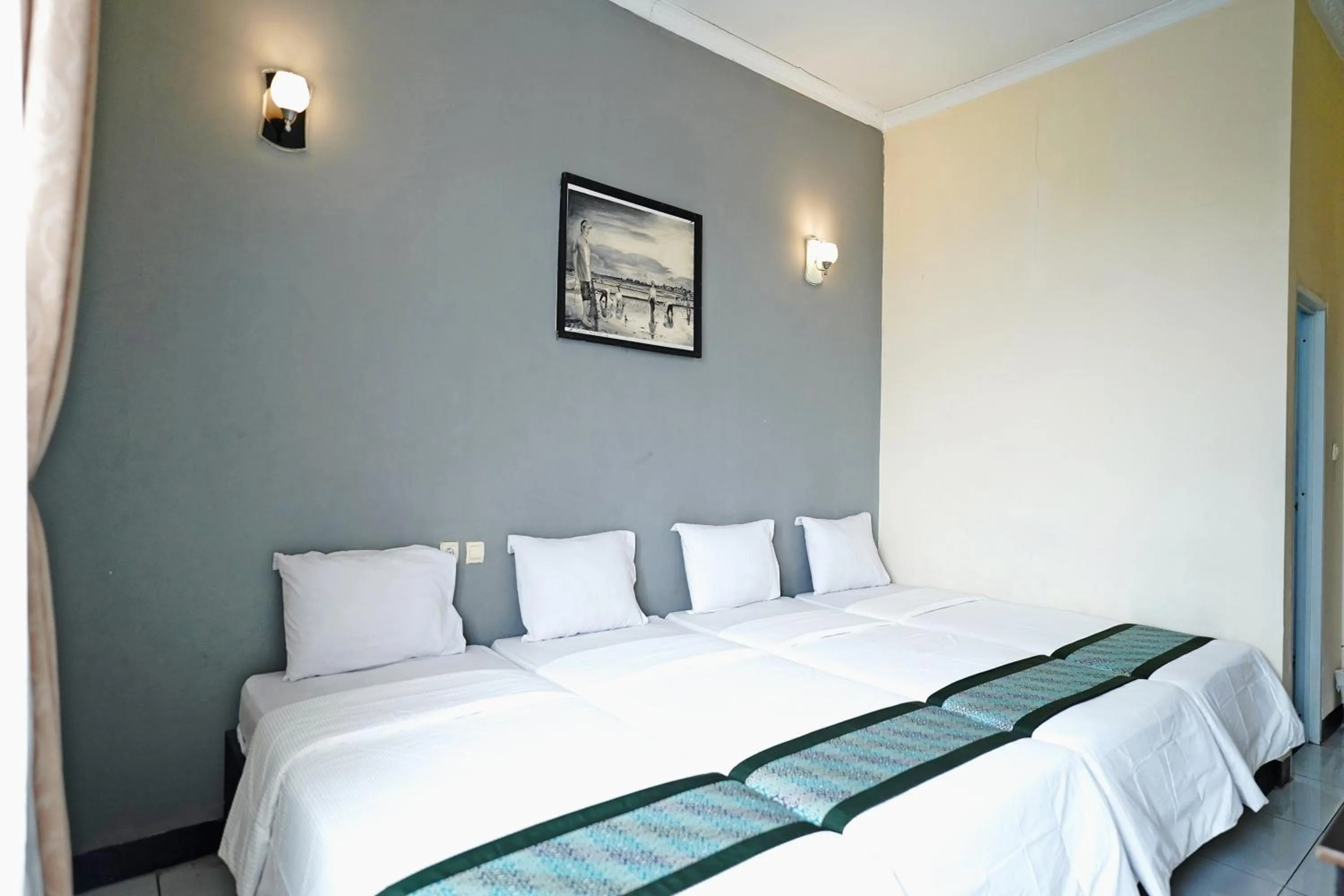 Bed in Saung Balibu Hotel