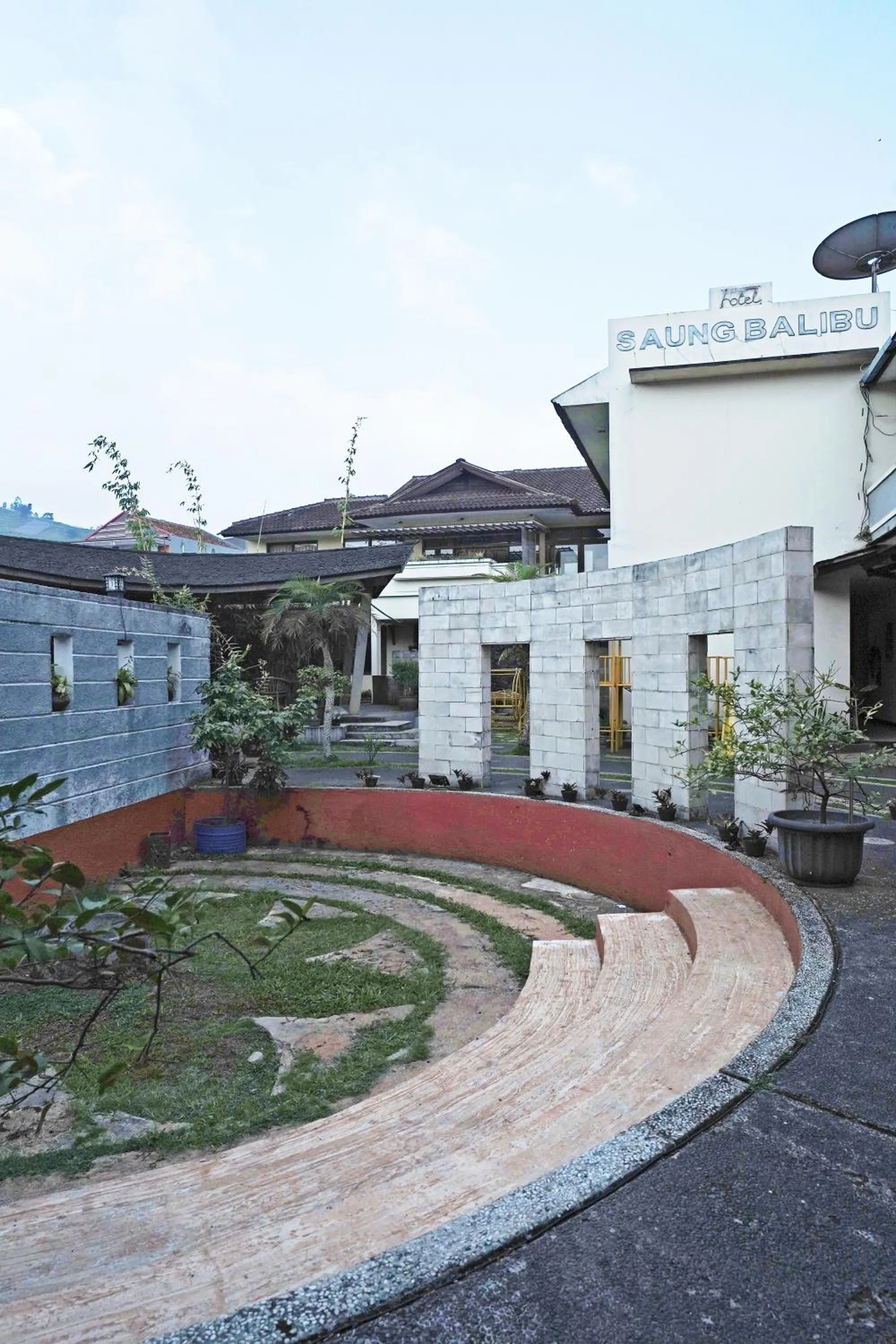 Garden in Saung Balibu Hotel