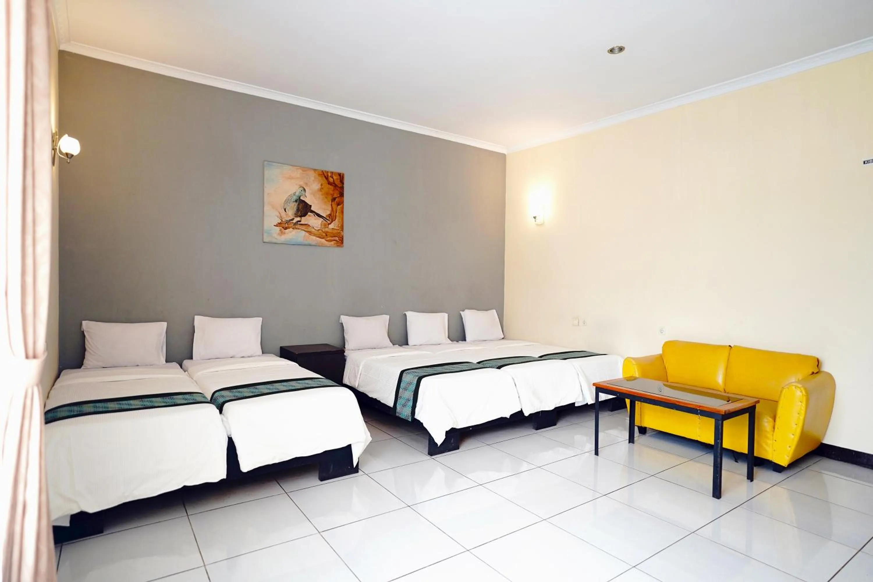 Bed in Saung Balibu Hotel