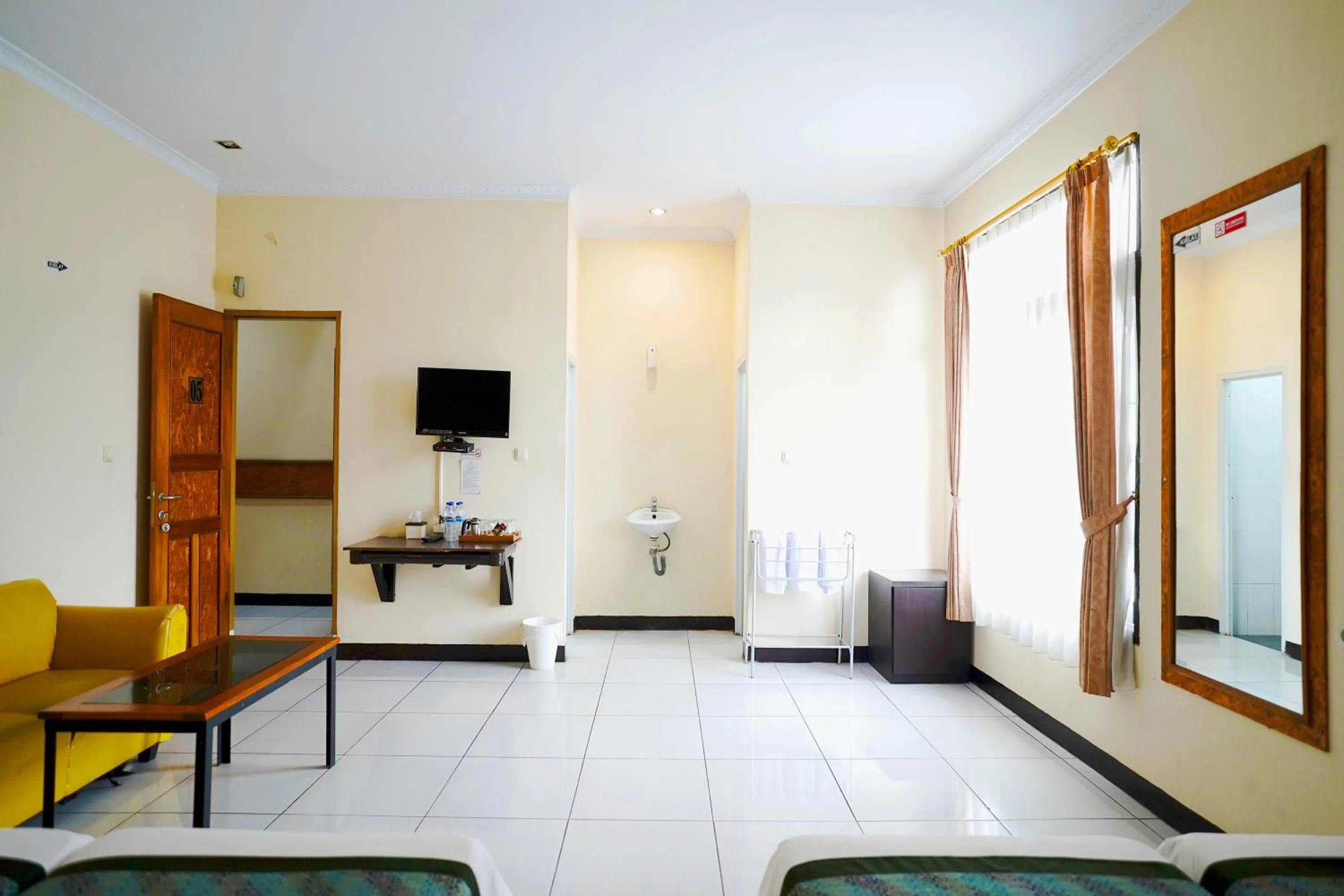 Seating area in Saung Balibu Hotel