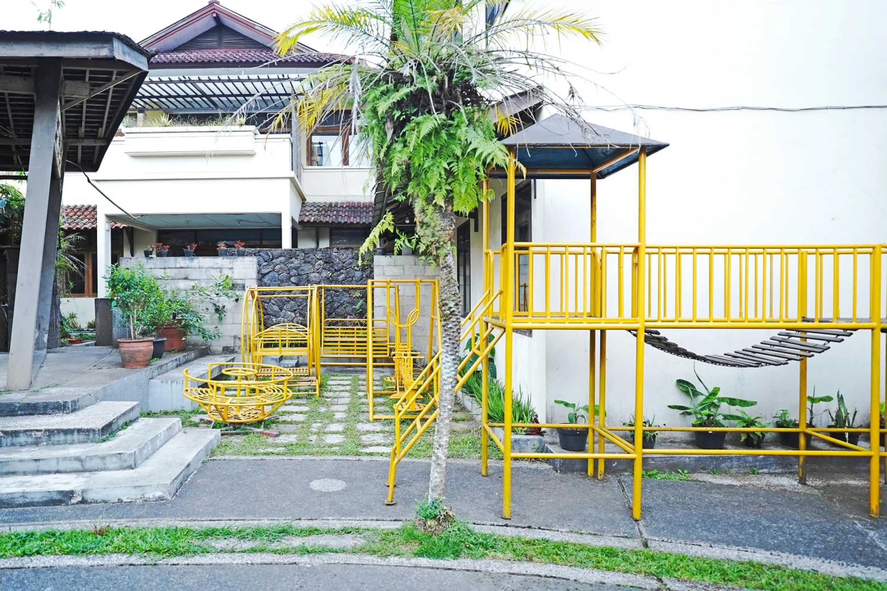 Children play ground in Saung Balibu Hotel