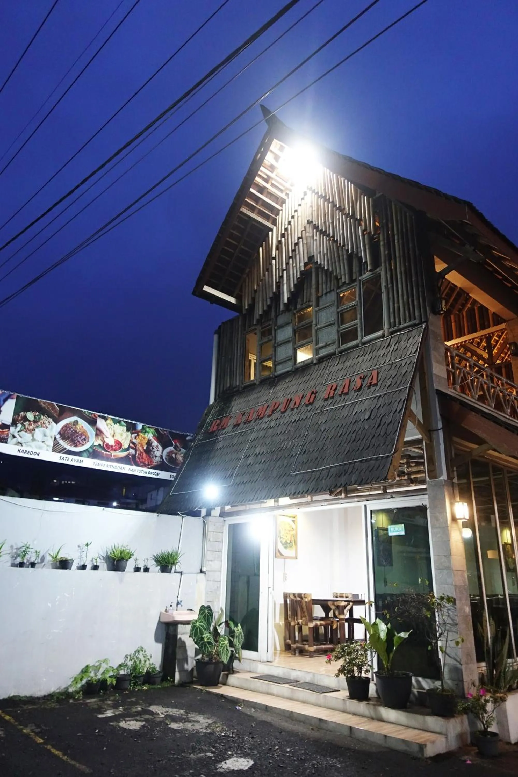 Restaurant/places to eat in Saung Balibu Hotel