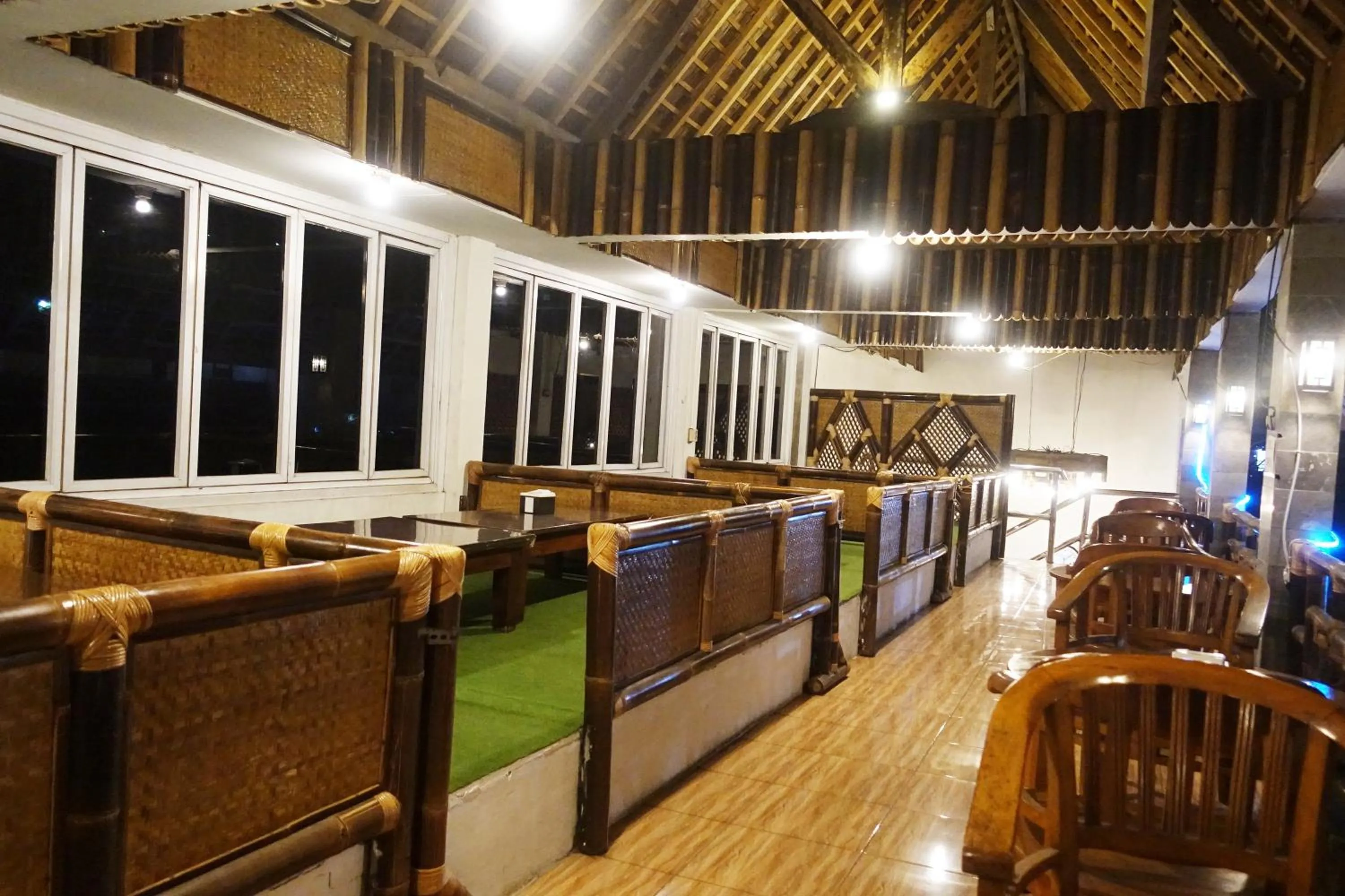 Restaurant/places to eat in Saung Balibu Hotel