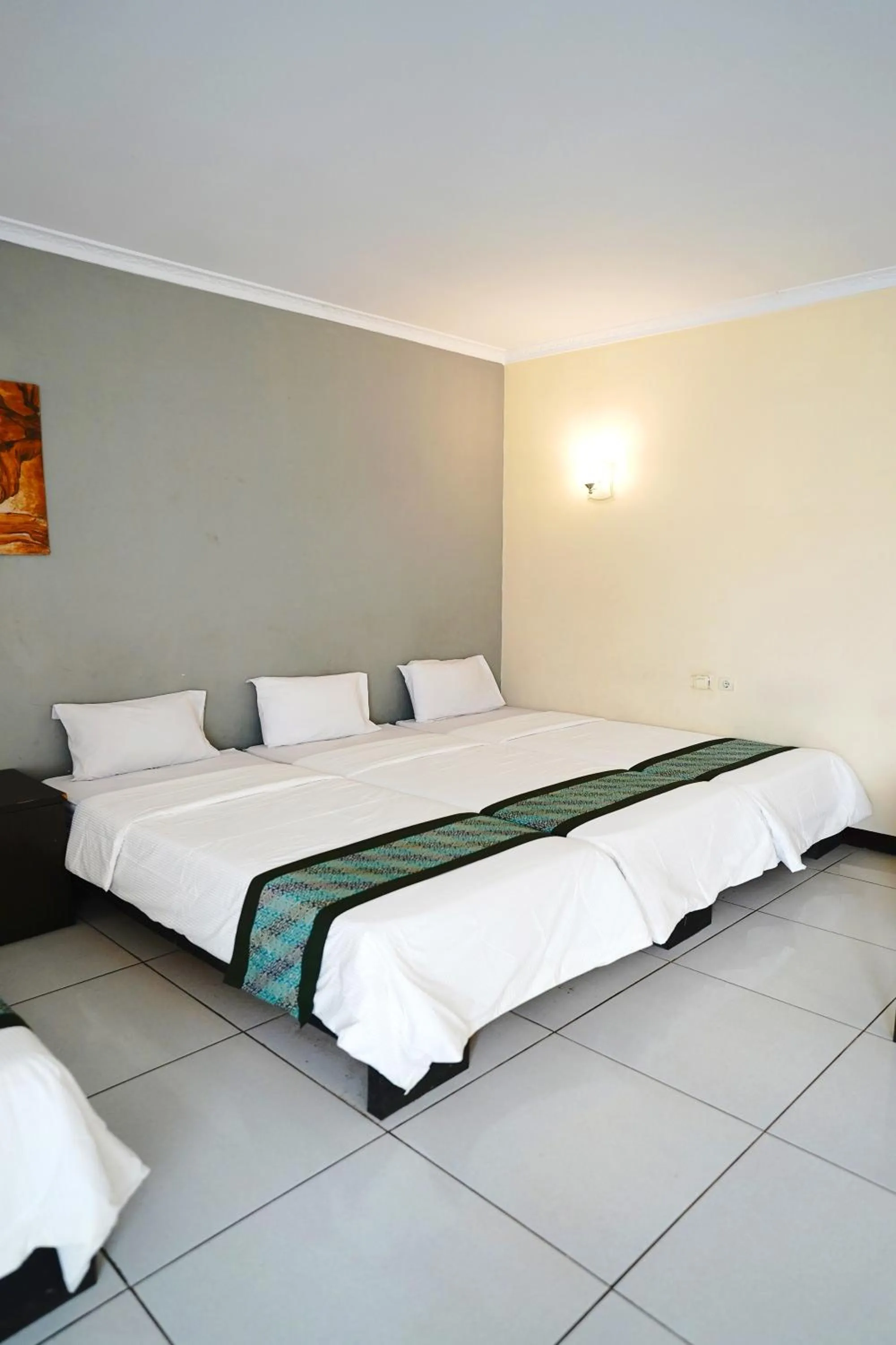 Bed in Saung Balibu Hotel