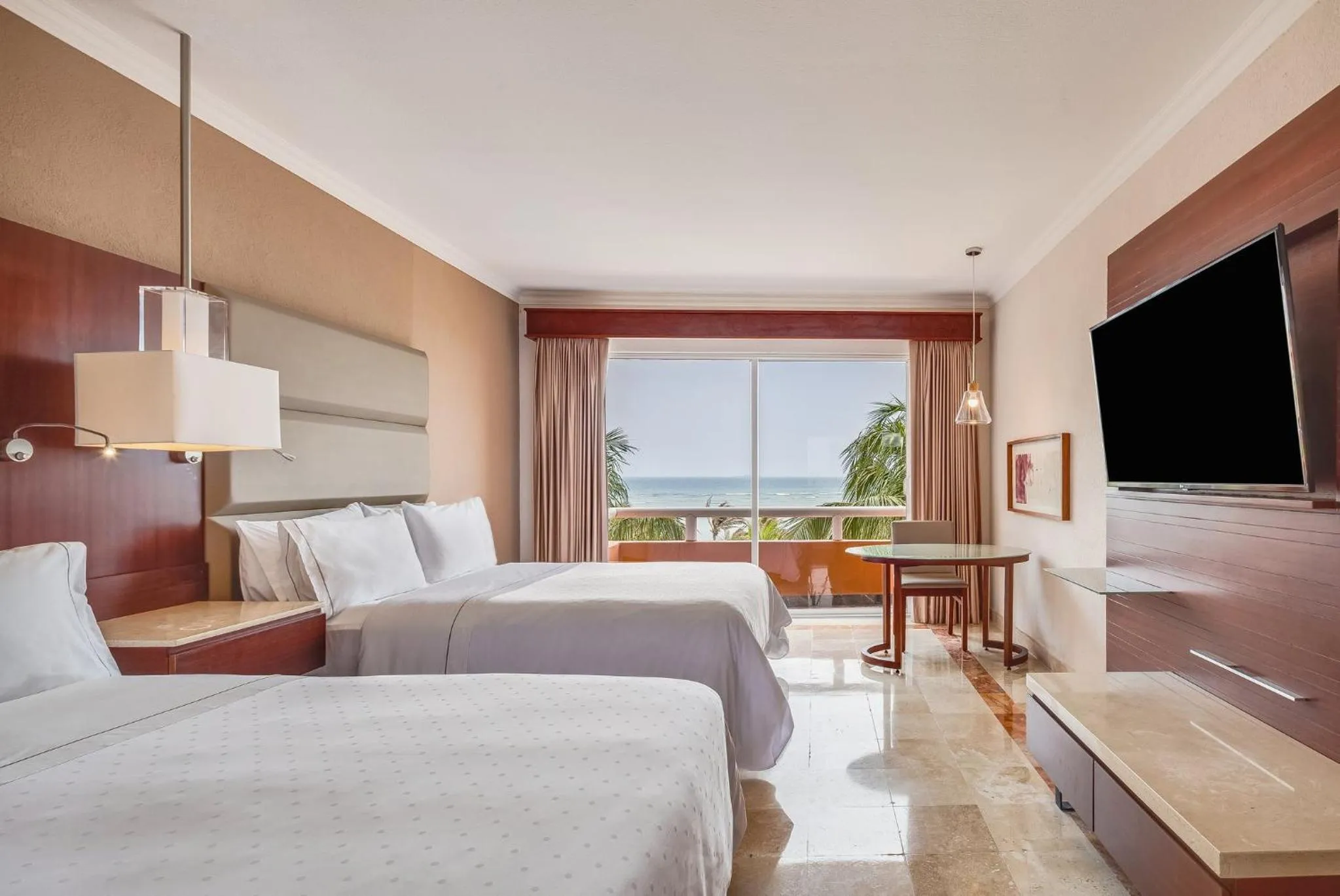 Photo of the whole room, Bed in Grand Fiesta Americana Veracruz