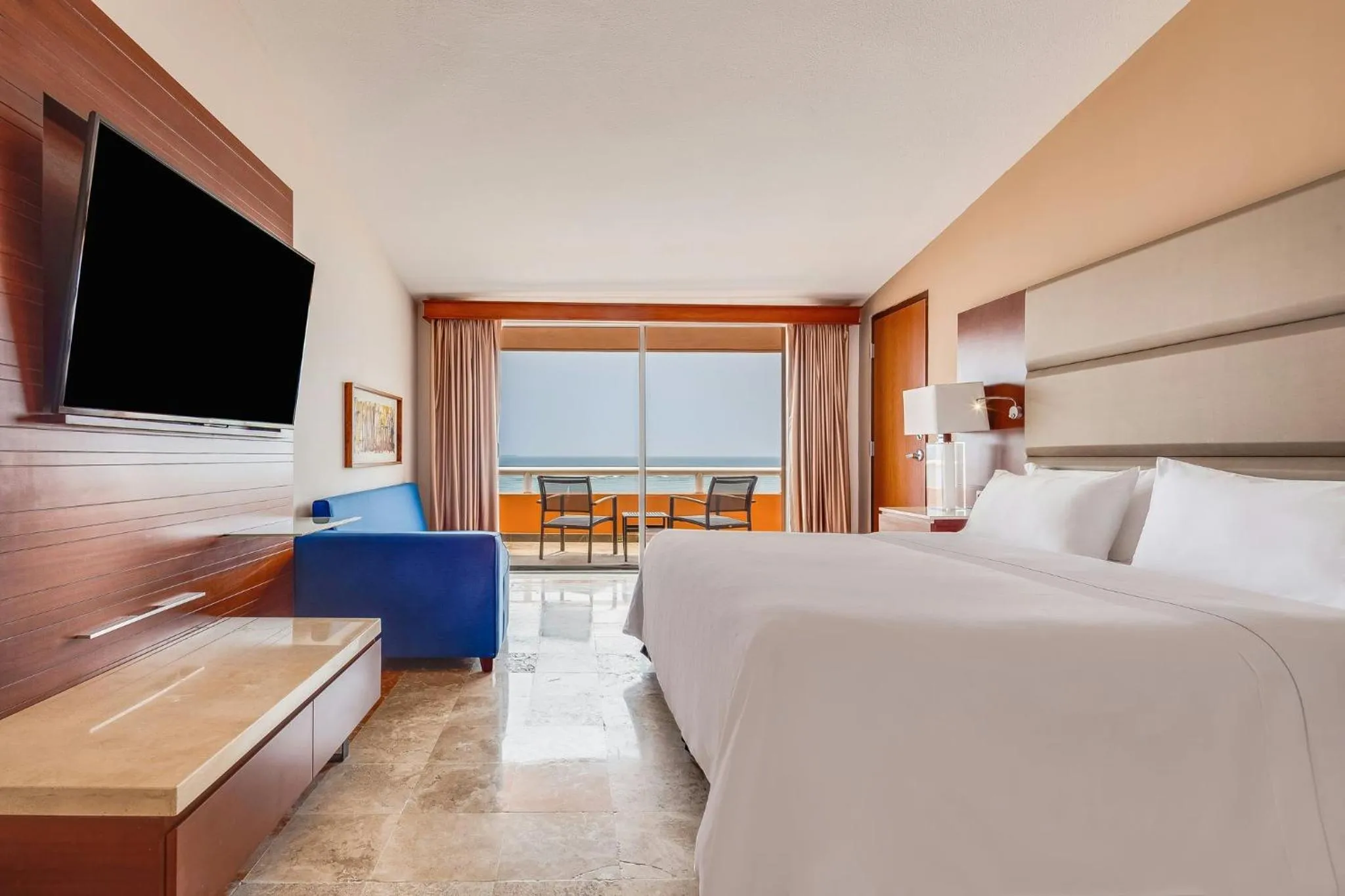 Photo of the whole room, Bed in Grand Fiesta Americana Veracruz