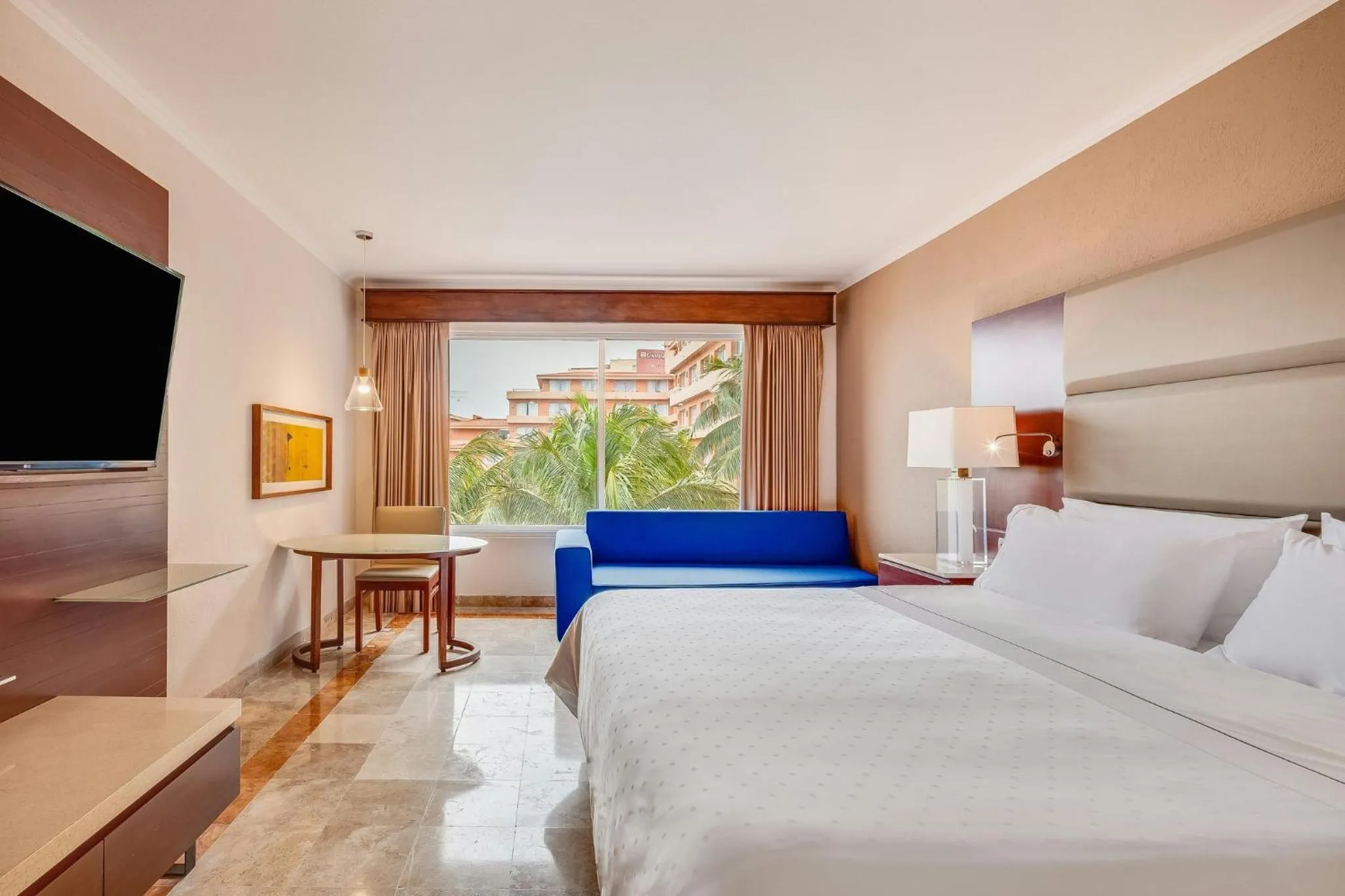 Photo of the whole room, Bed in Grand Fiesta Americana Veracruz