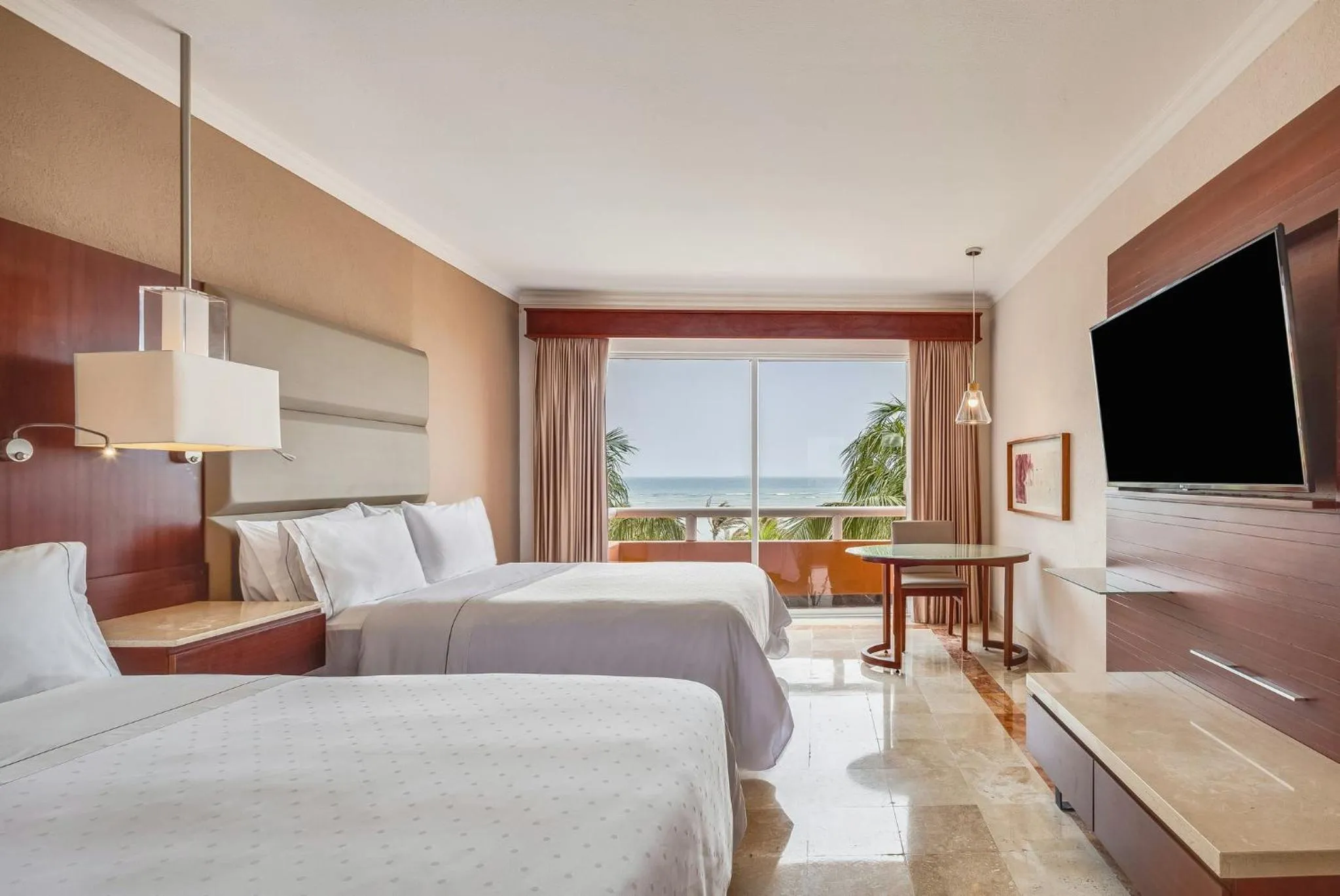 Photo of the whole room, Bed in Grand Fiesta Americana Veracruz