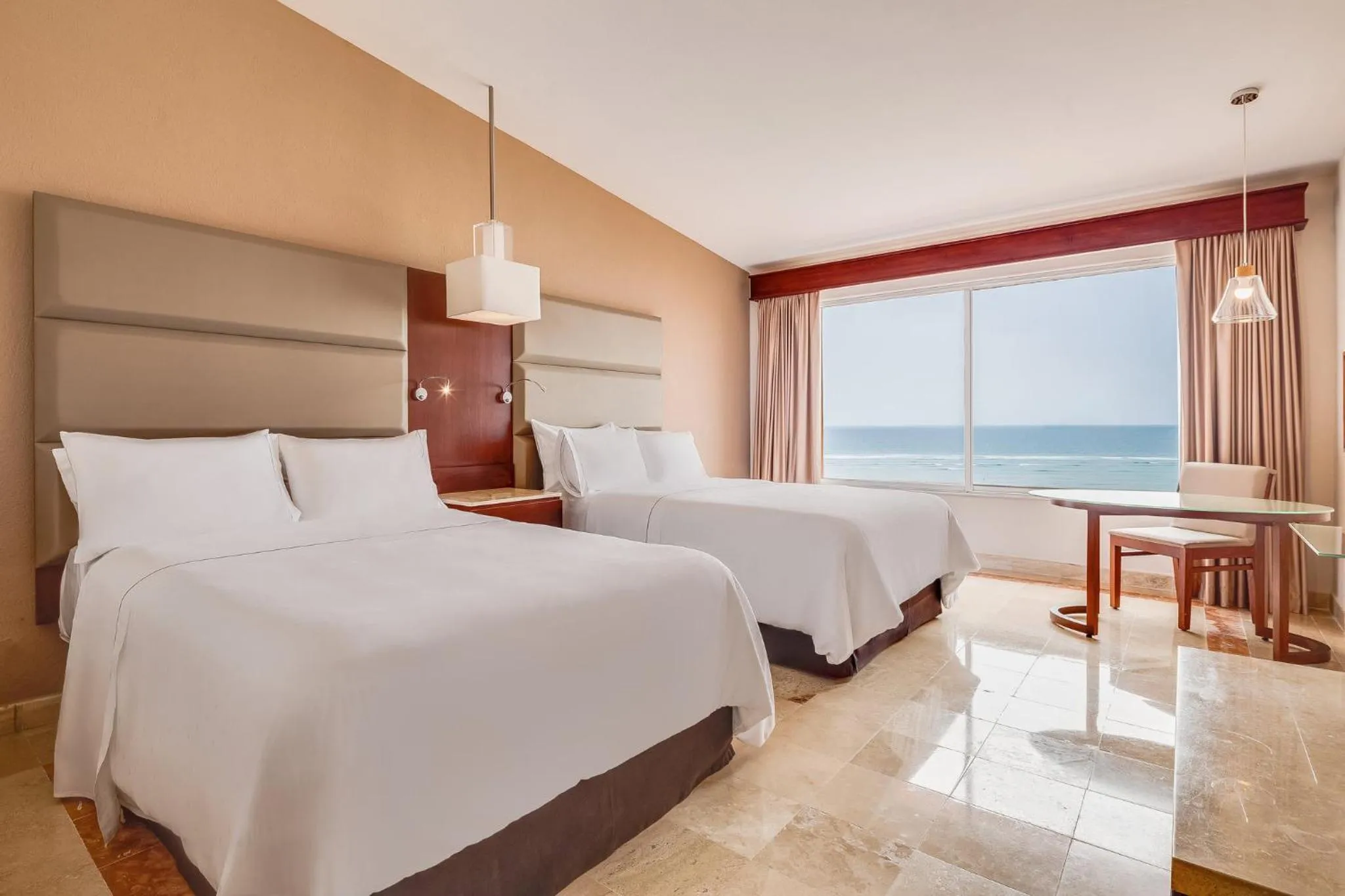 Photo of the whole room, Bed in Grand Fiesta Americana Veracruz