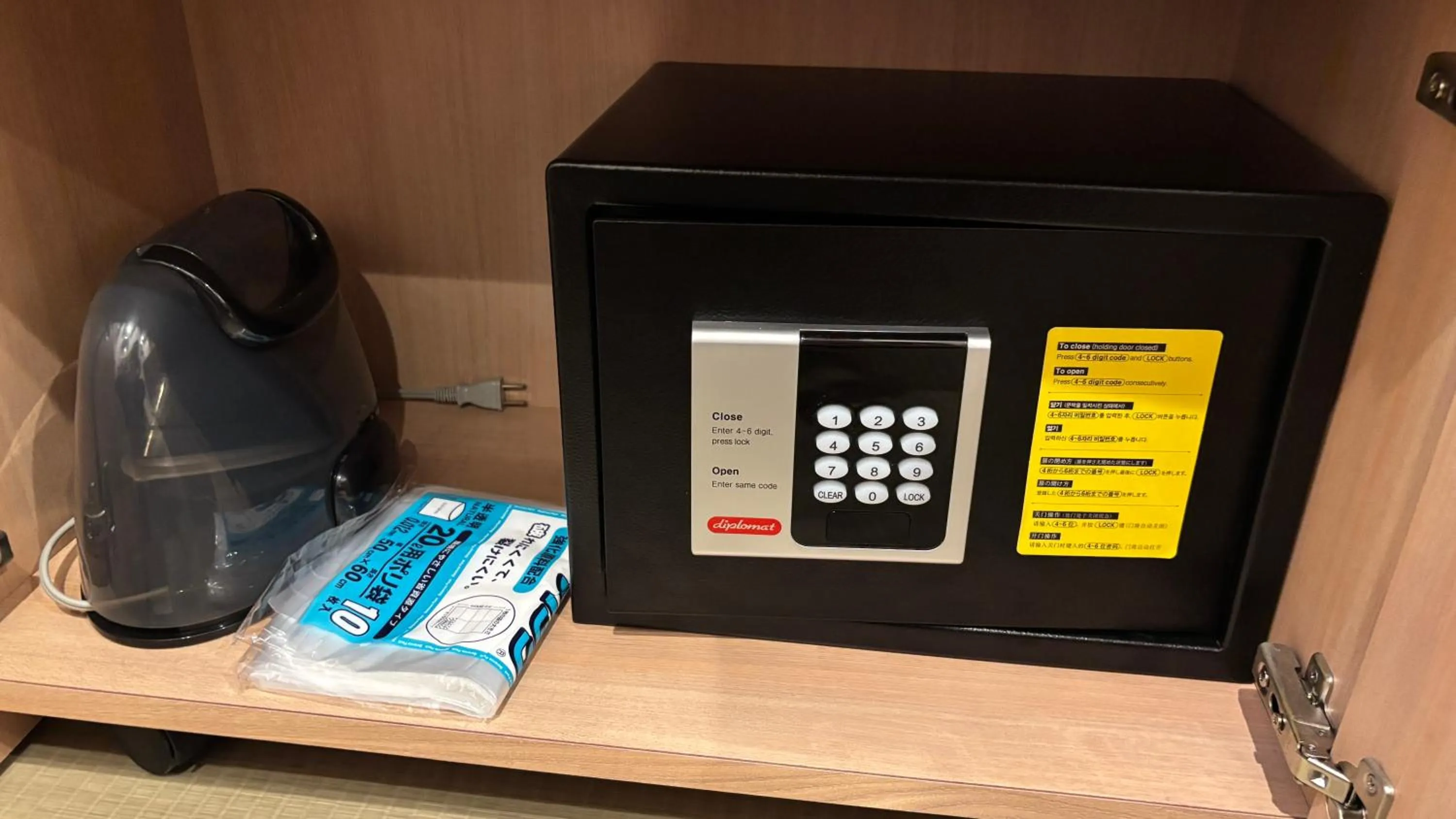 flat iron in RESI STAY Hachi Inn