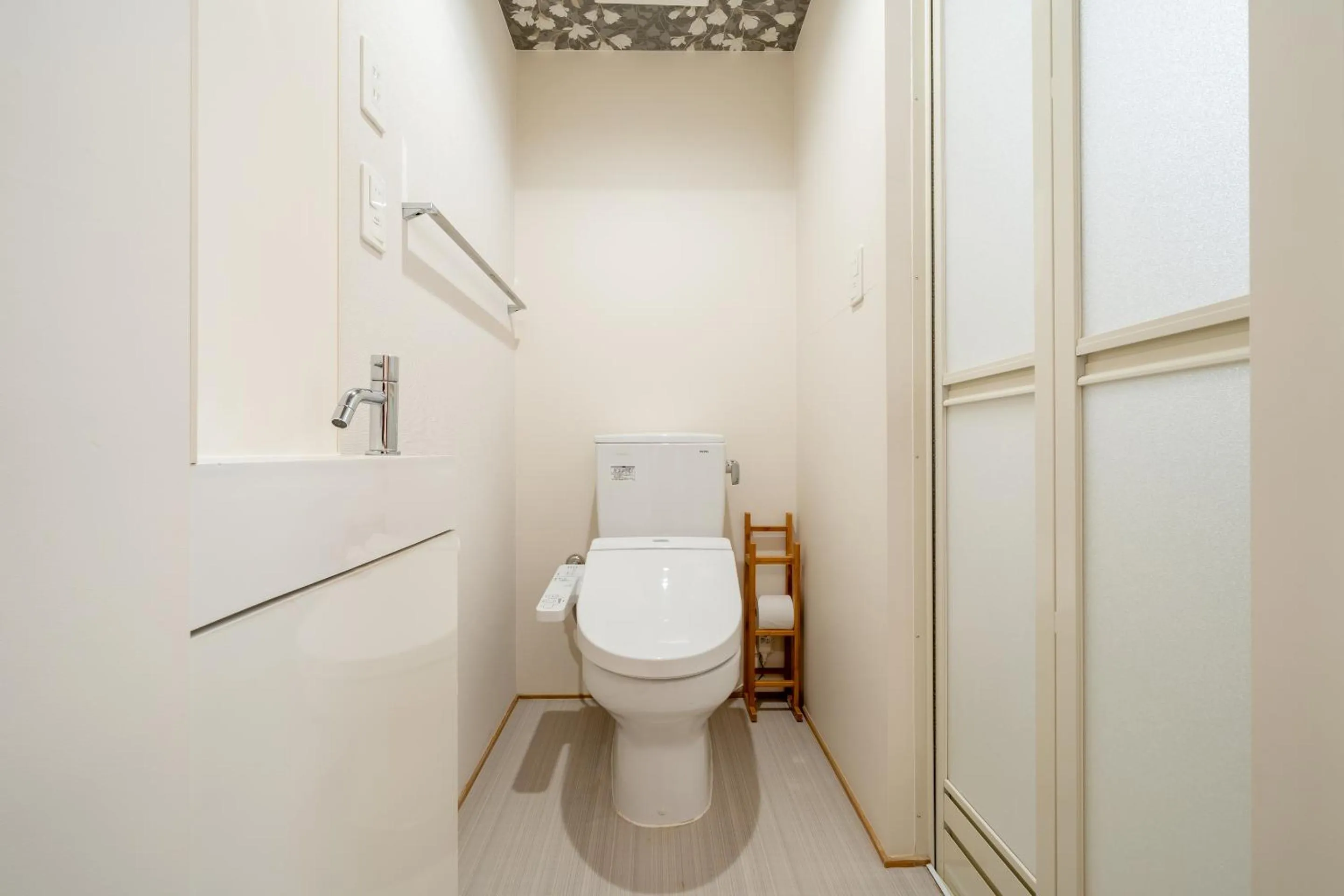 Toilet in RESI STAY Hachi Inn