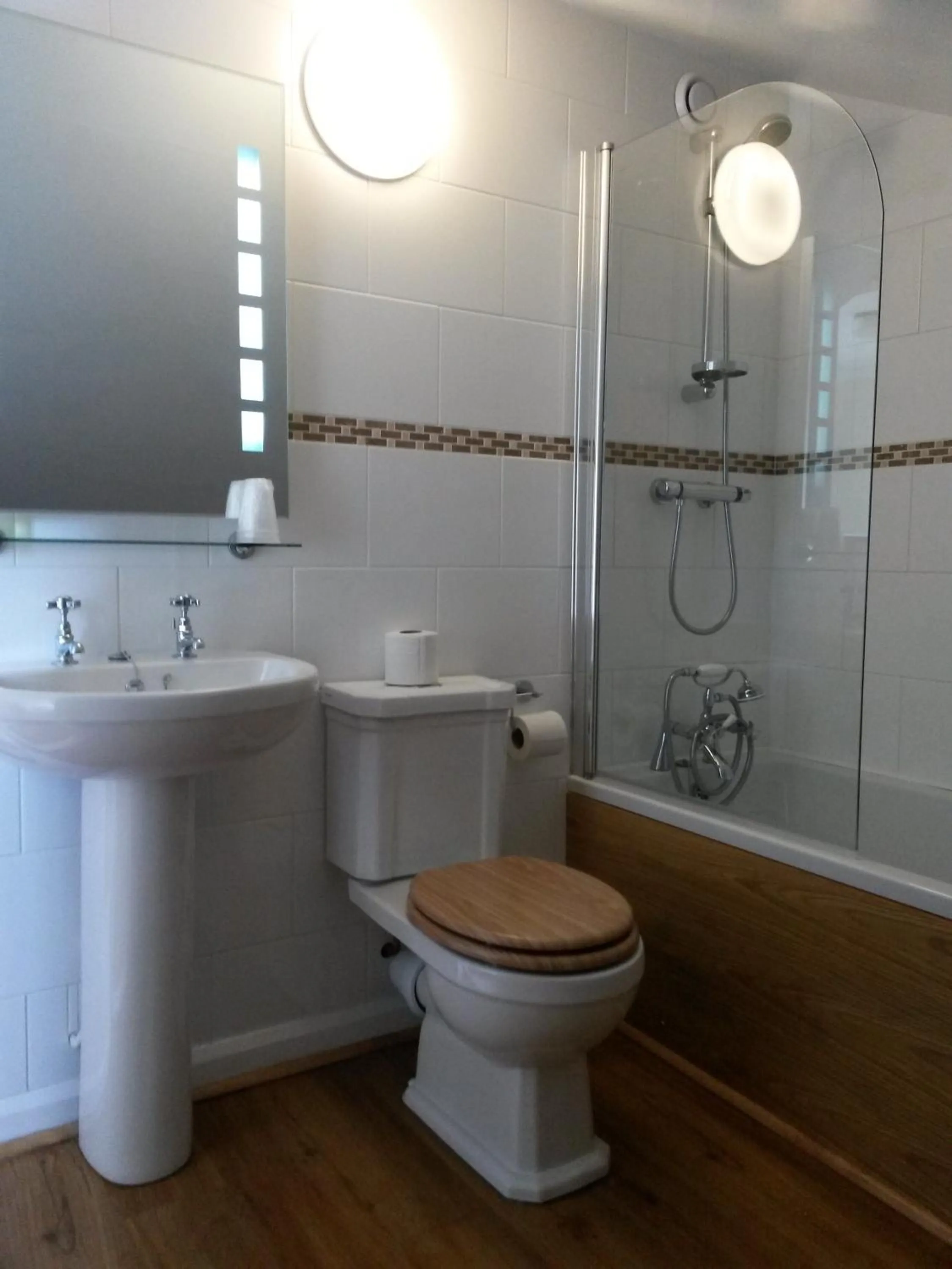 Bathroom in The Poldark Inn