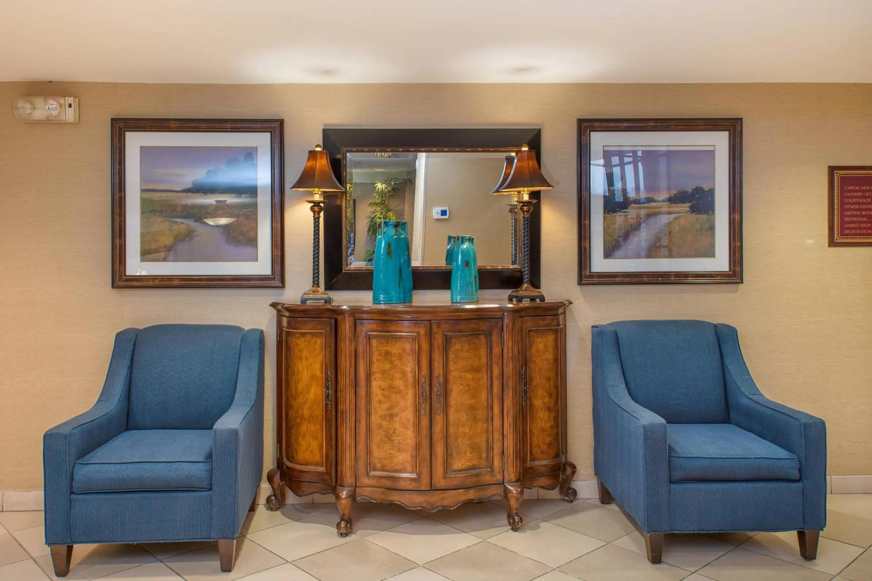 Lobby or reception in Clarion Collection Hotel Arlington Court Suites