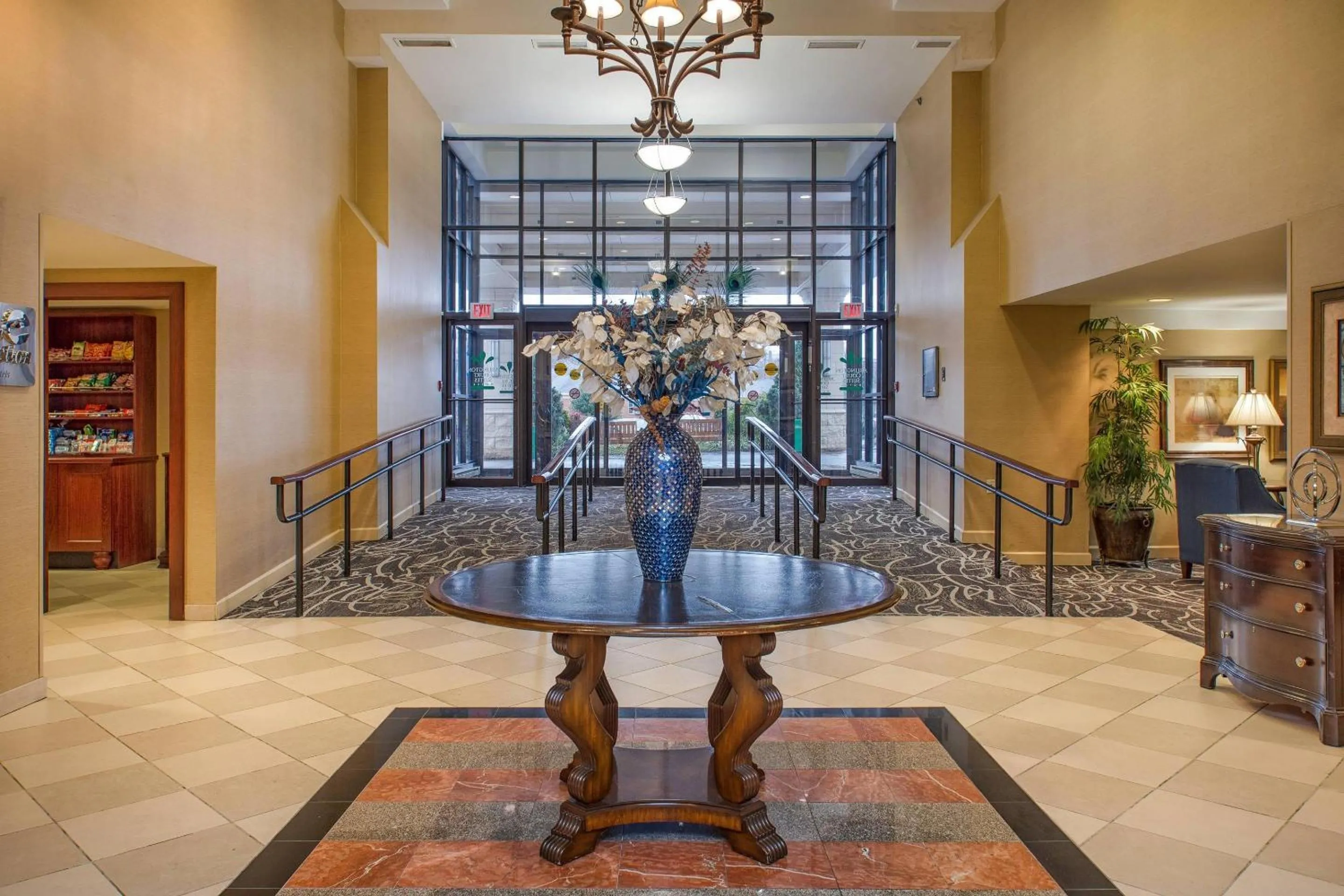 Lobby or reception in Clarion Collection Hotel Arlington Court Suites