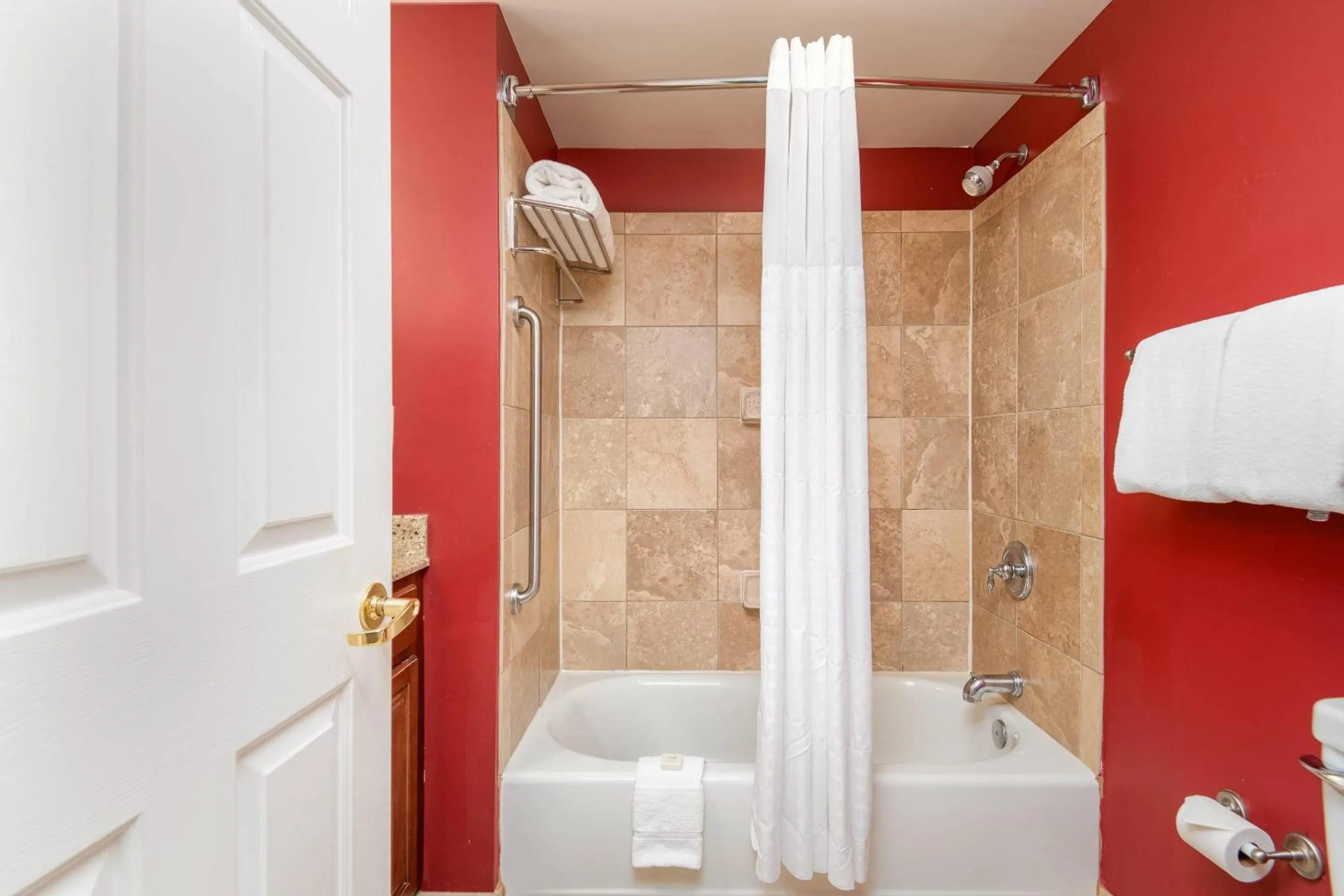 Bedroom in Clarion Collection Hotel Arlington Court Suites