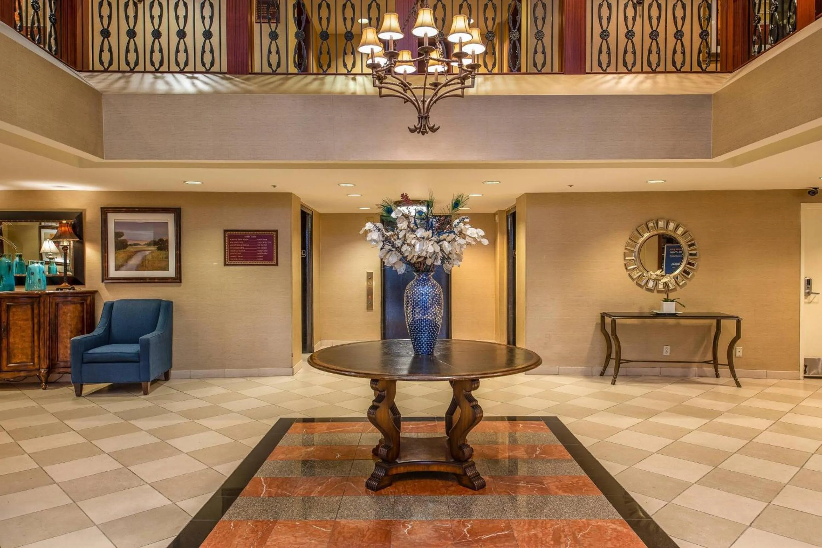 Lobby or reception in Clarion Collection Hotel Arlington Court Suites