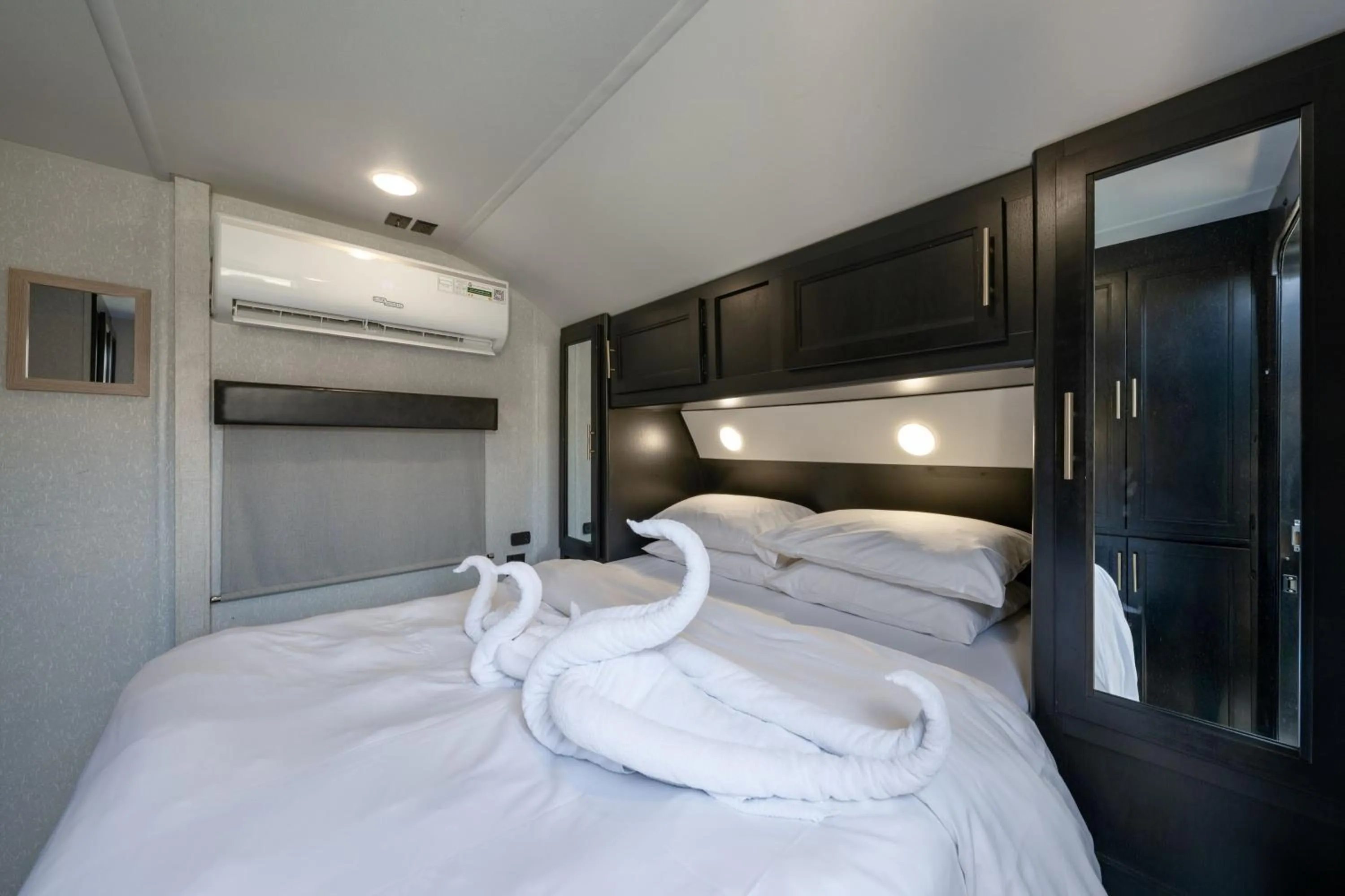 Bedroom, Bed in Hatta Resorts