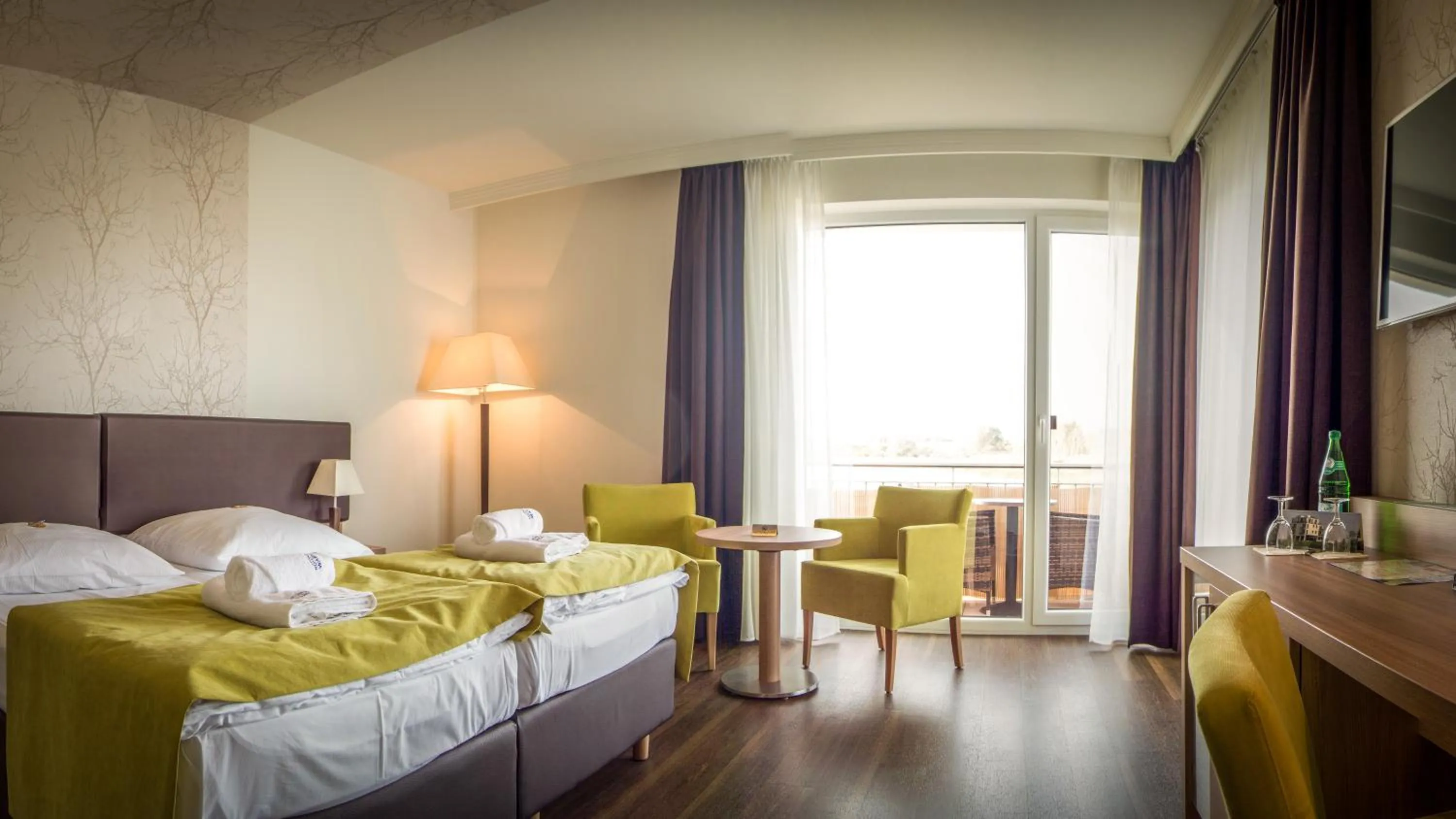 Living room, Bed in Hotel Warnow