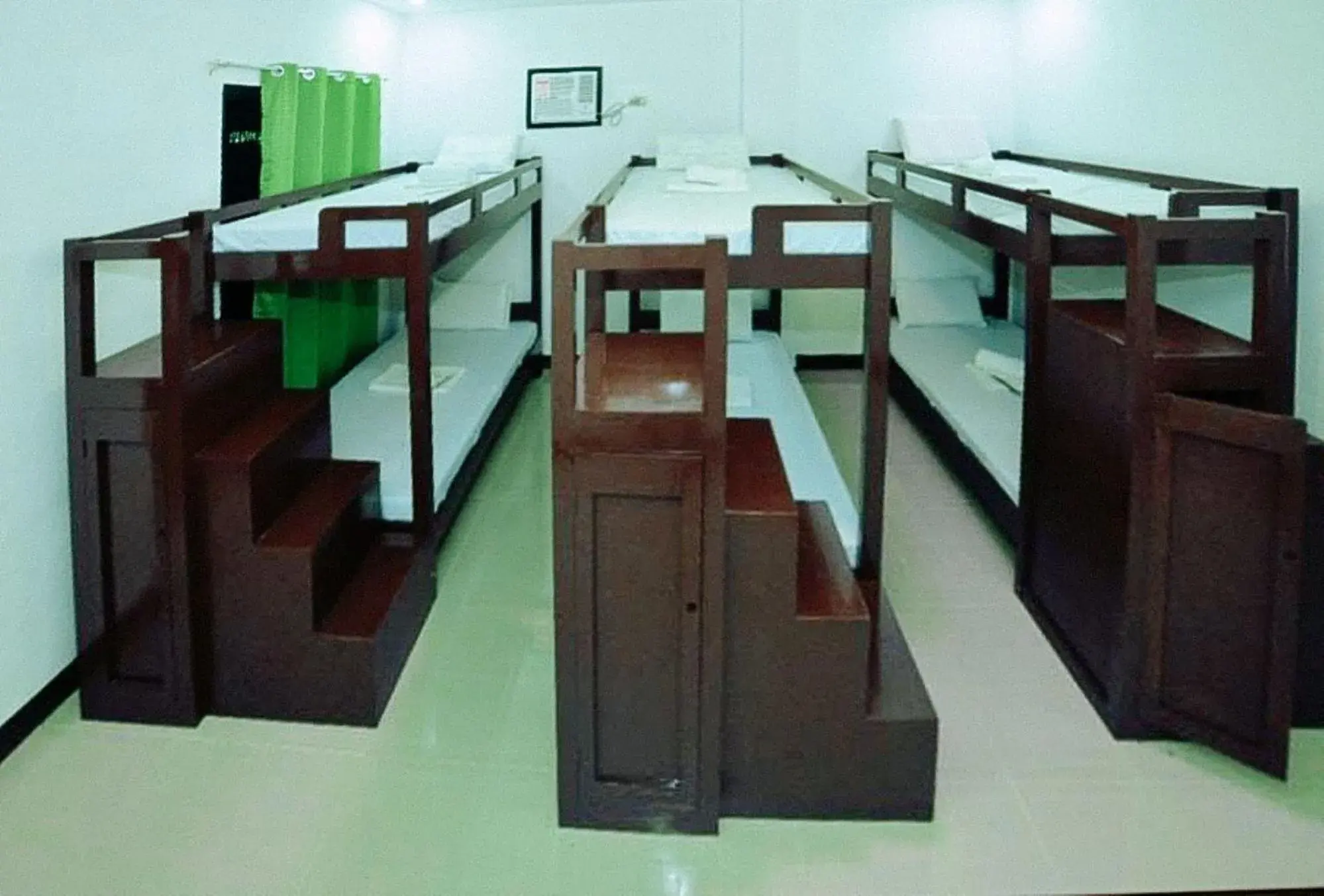 6-Bed Mixed Dormitory Room in Sunrise Garden Lake Resort 6-Bed Mixed Dormitory Room in Sunrise Garden Lake Resort