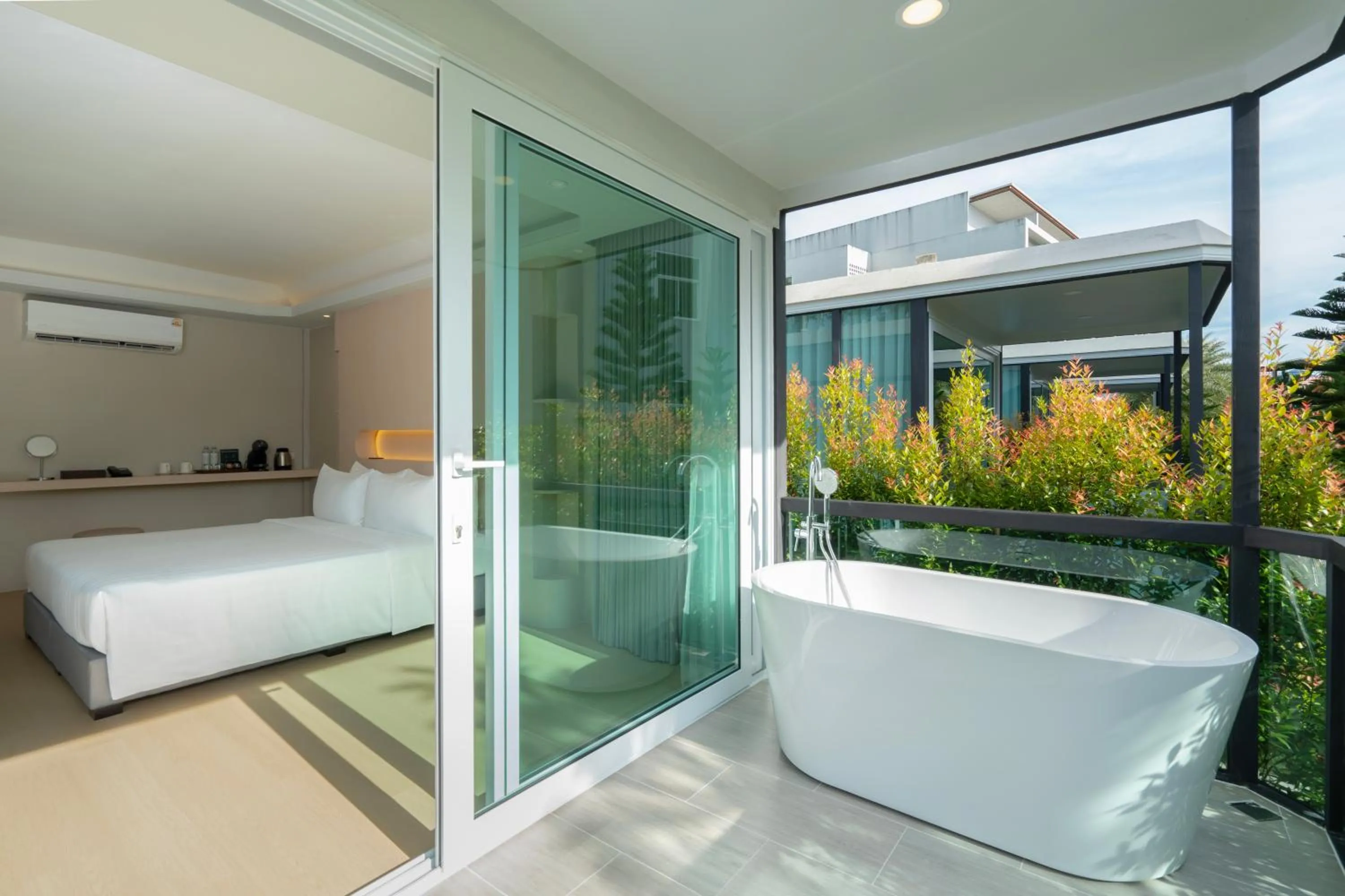 Balcony/Terrace, Bed in Koh Chang Paradise Hill