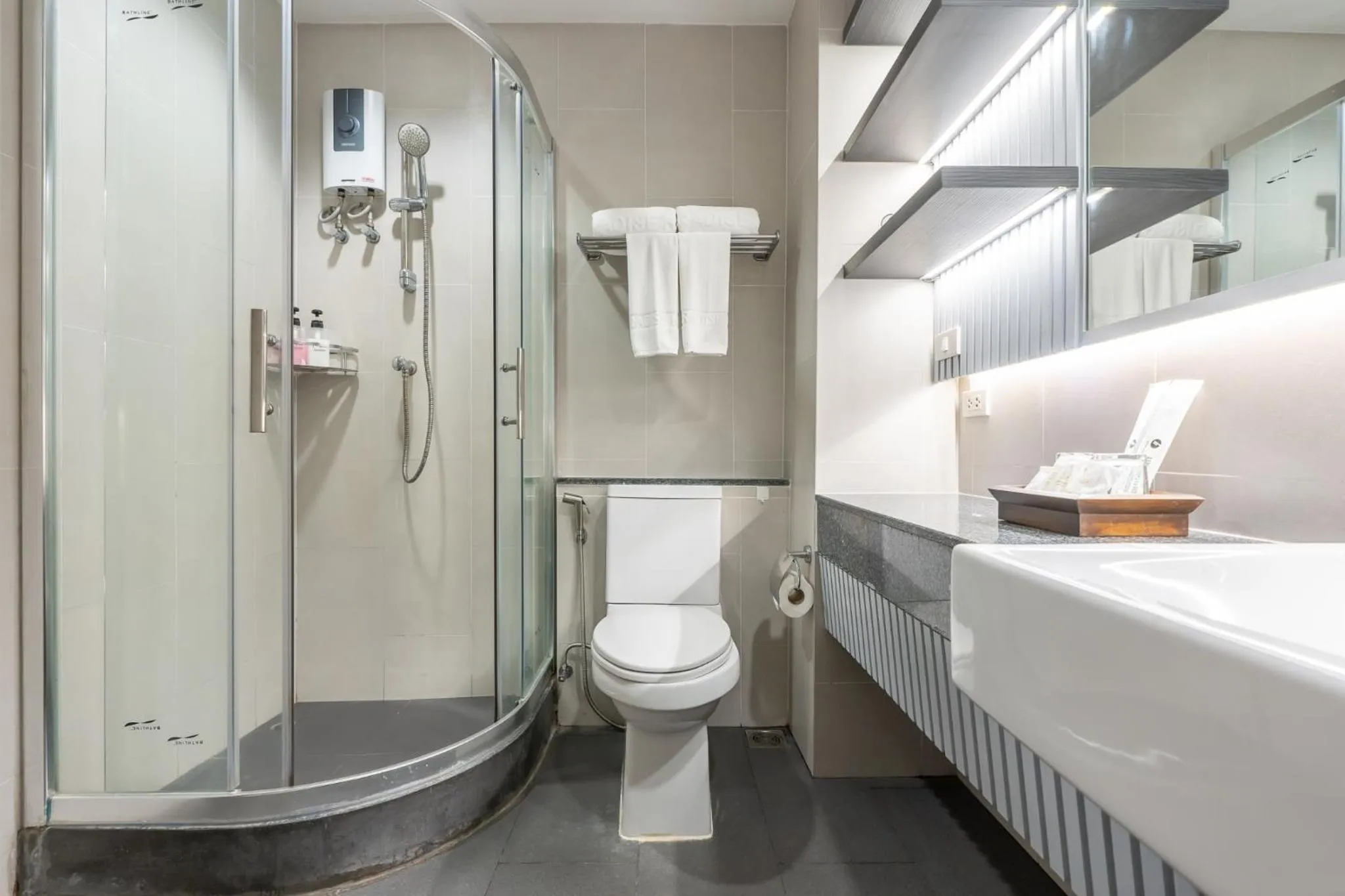 Shower in Koh Chang Paradise Hill