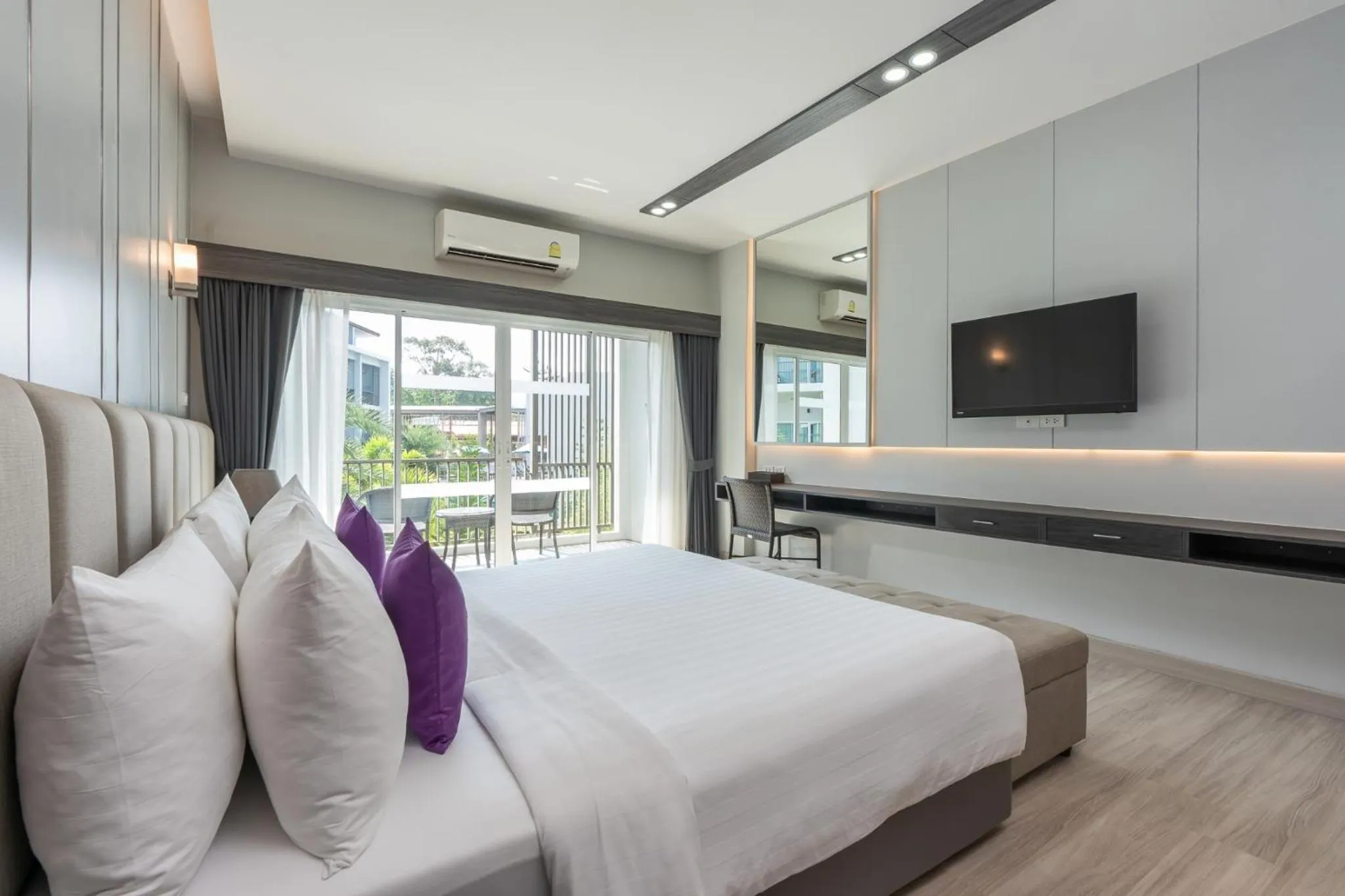 Bed in Koh Chang Paradise Hill