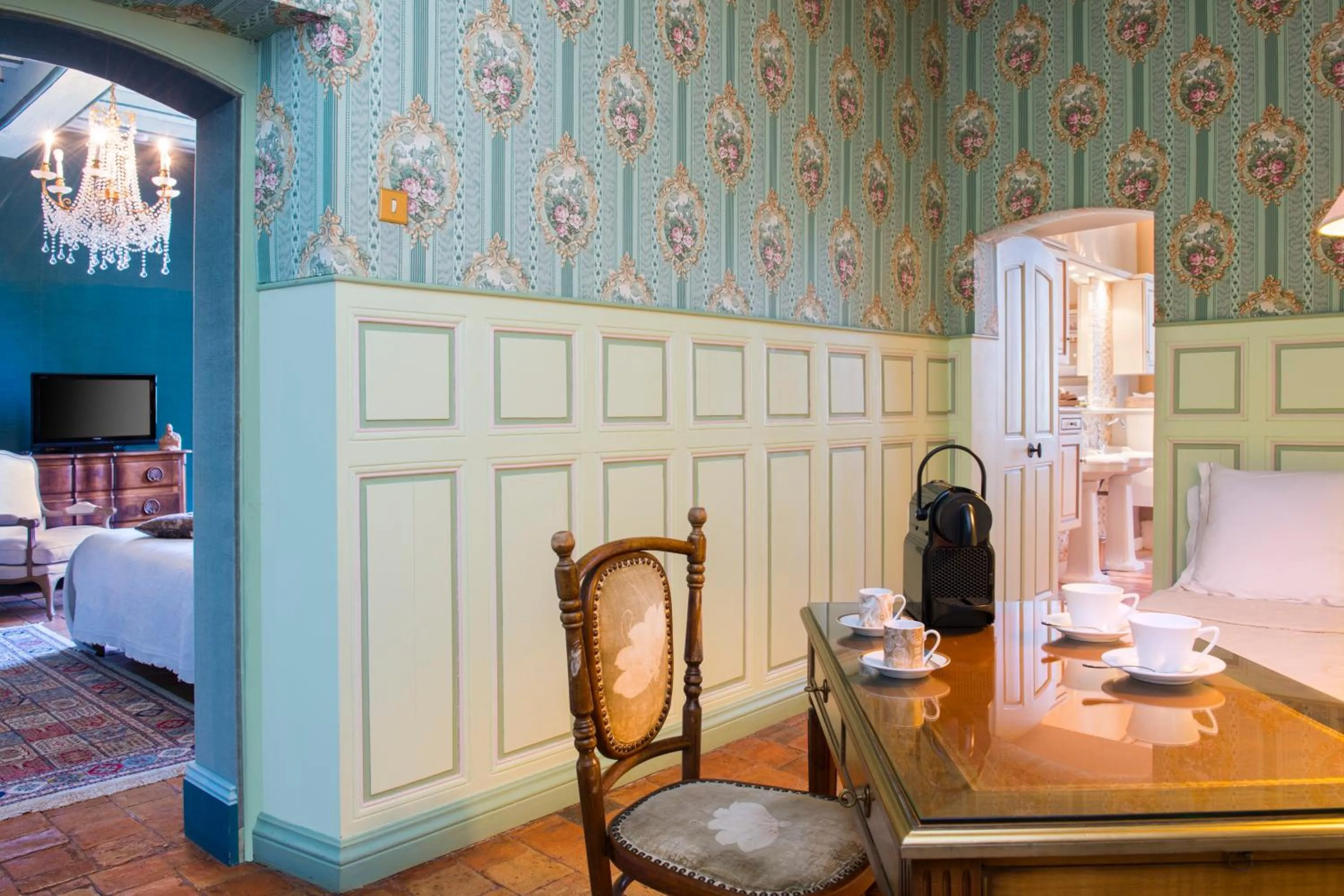 Seating area, Bed in Château de l'Epinay