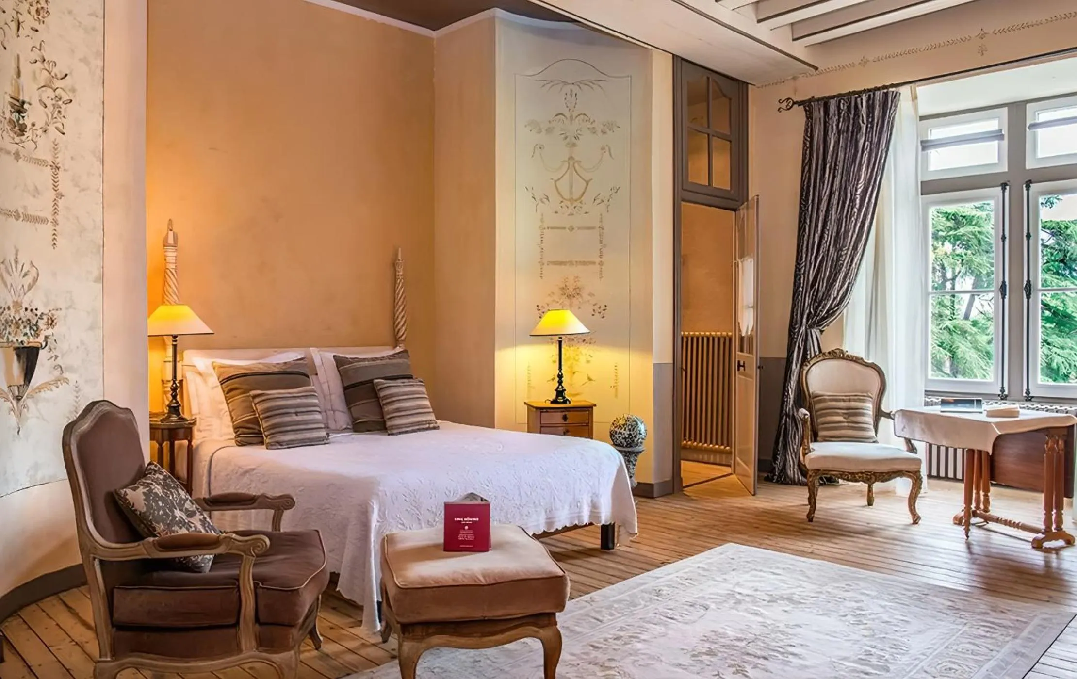 Bedroom, Bed in Château de l'Epinay