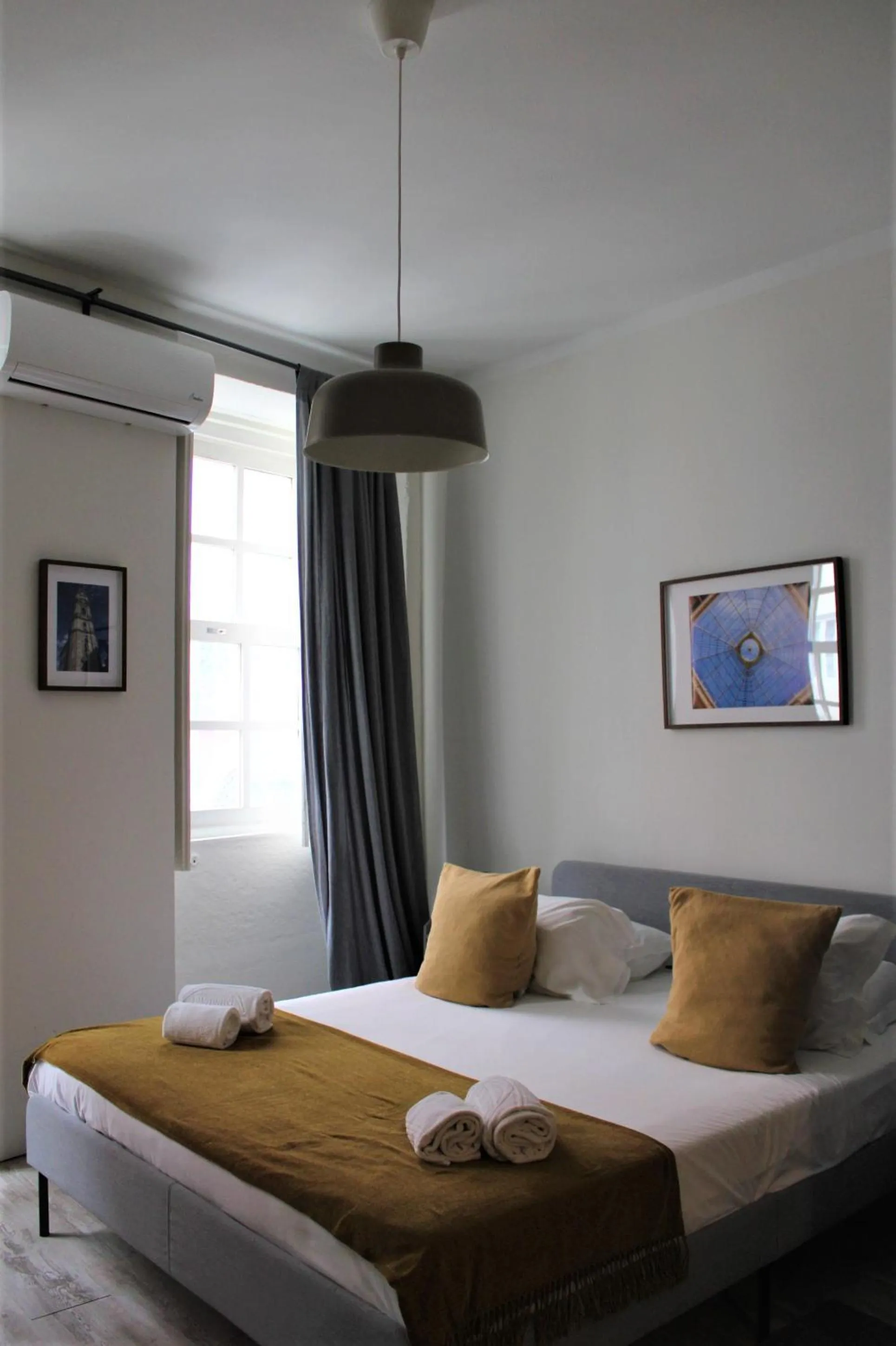 Bed in Oporto Maison Entreparedes