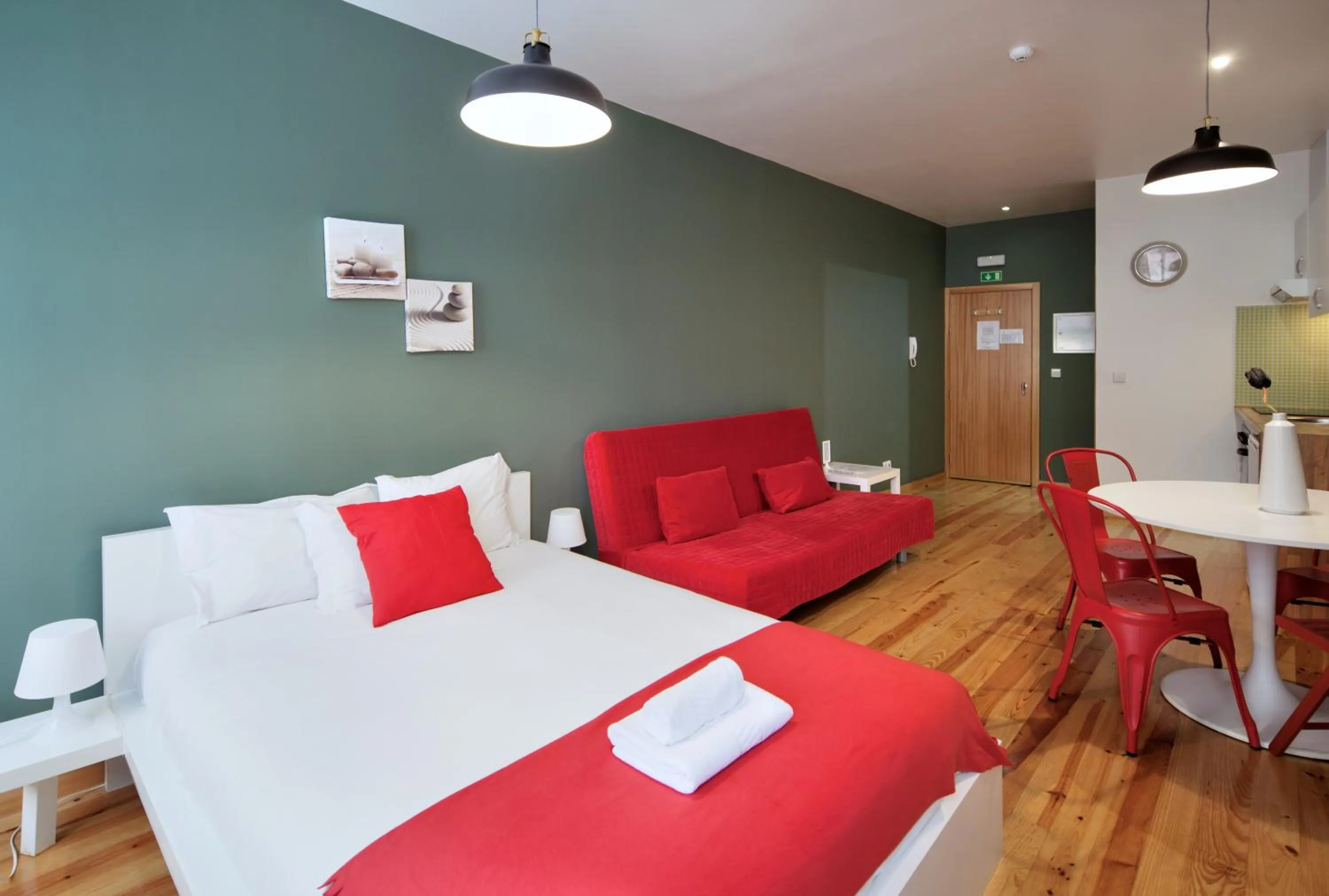 Bedroom, Bed in Oporto Maison Entreparedes