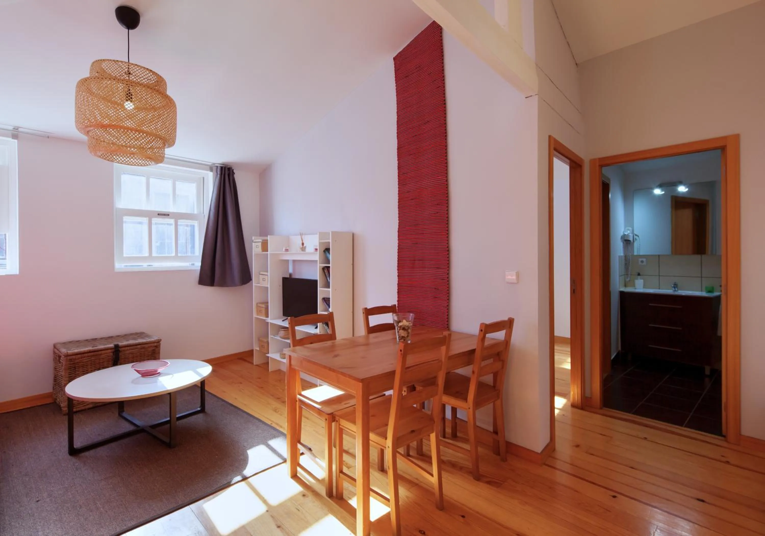 Dining area in Oporto Maison Entreparedes