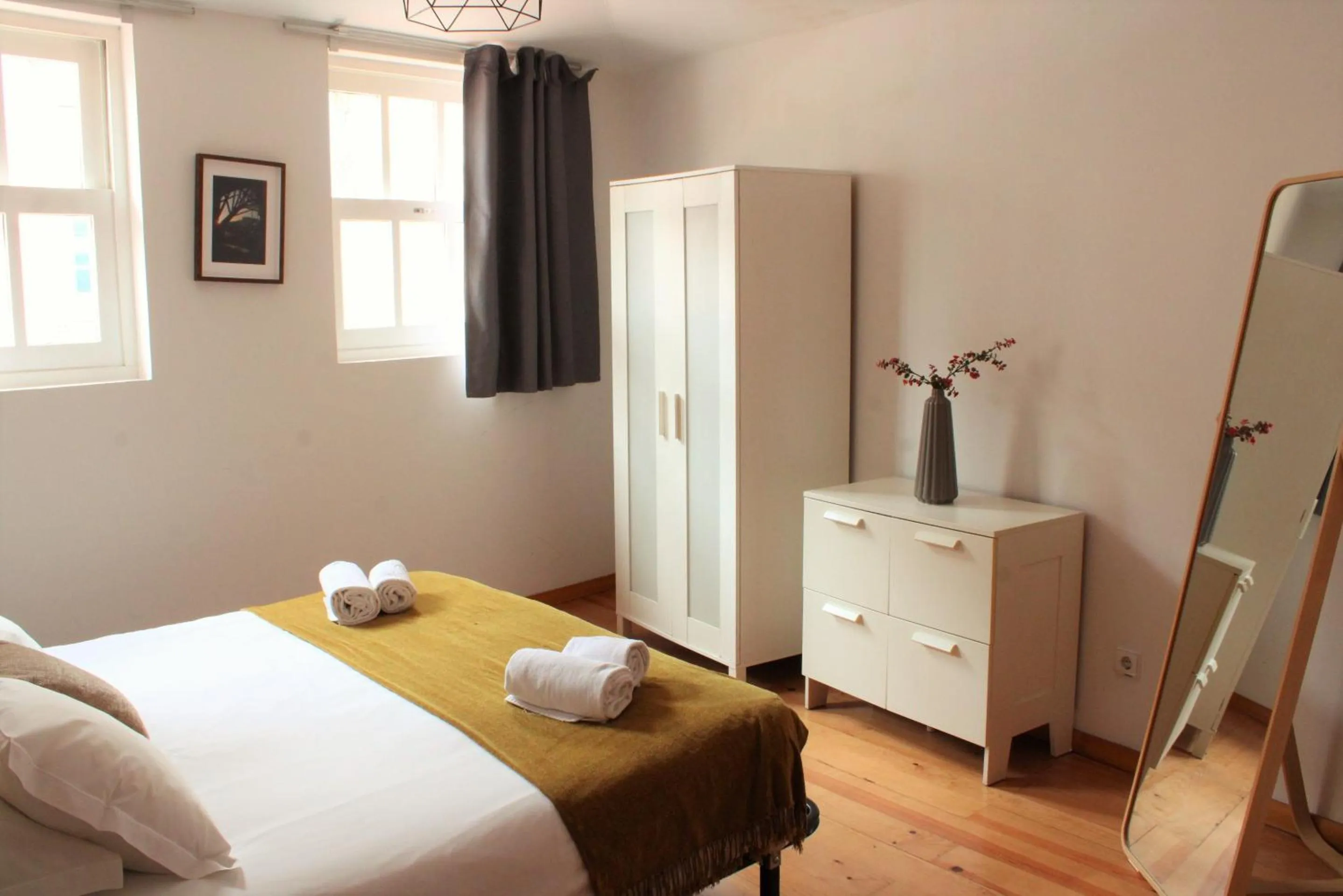 Bed in Oporto Maison Entreparedes