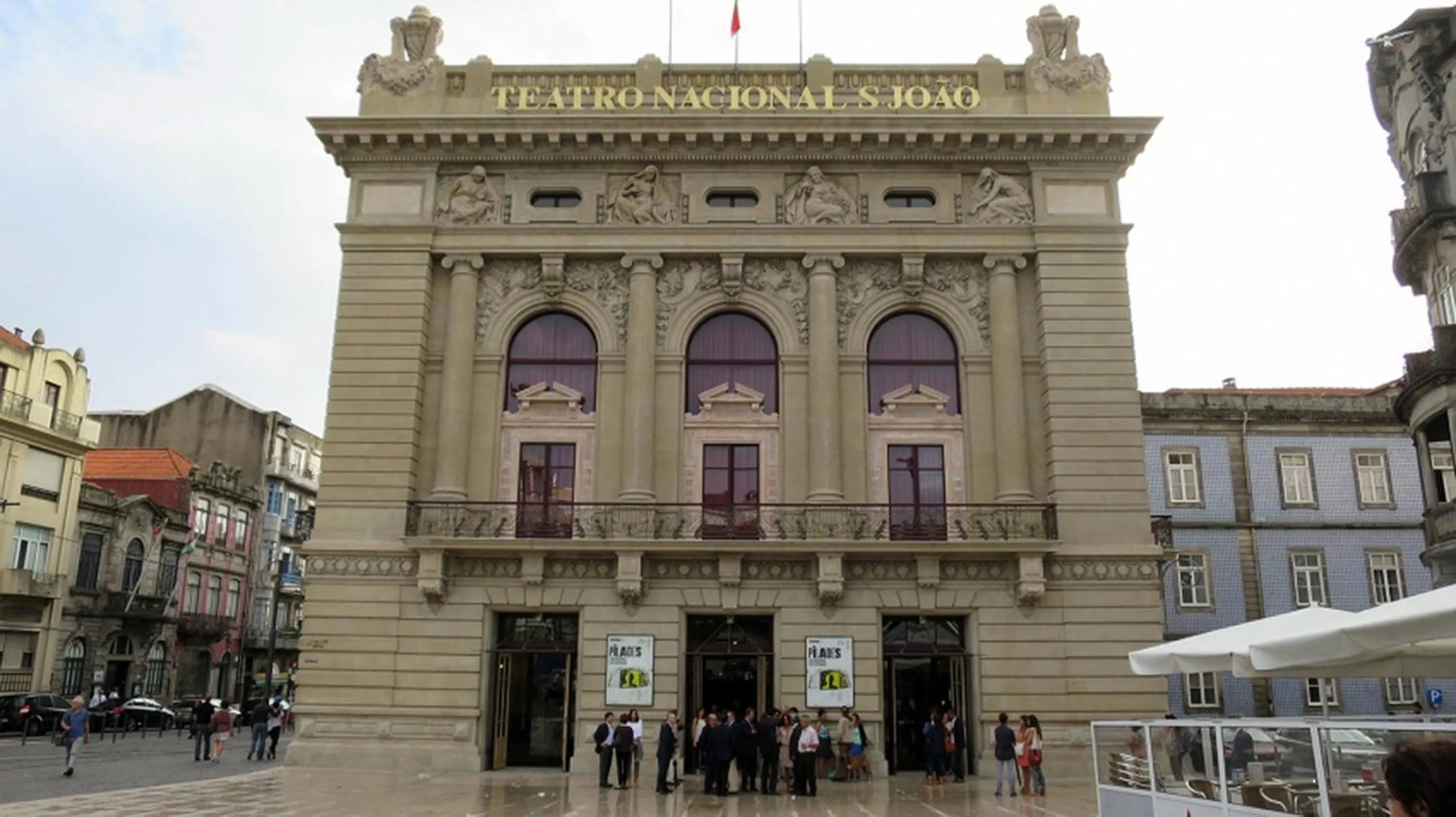 Area and facilities in Oporto Maison Entreparedes