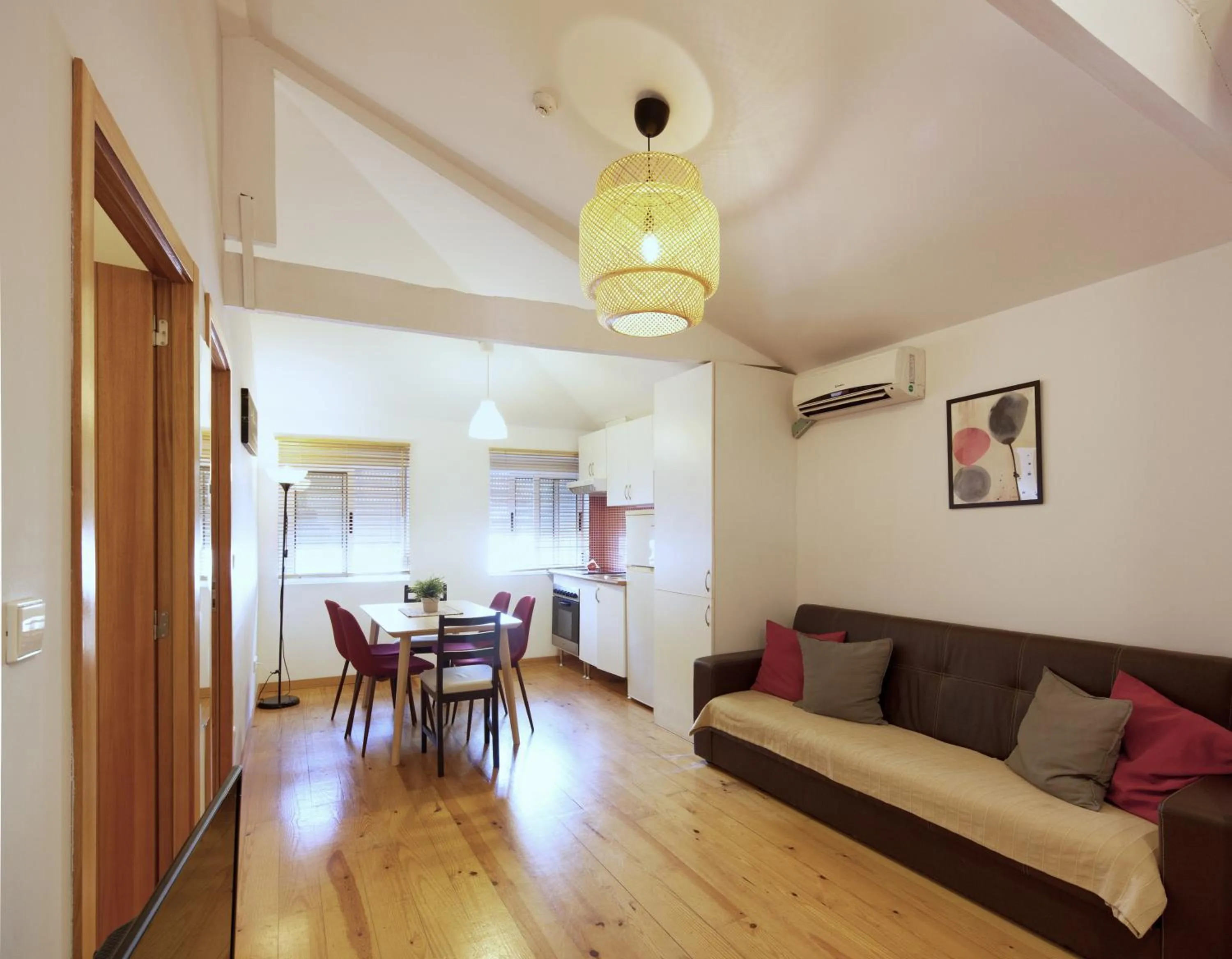 Kitchen or kitchenette in Oporto Maison Entreparedes