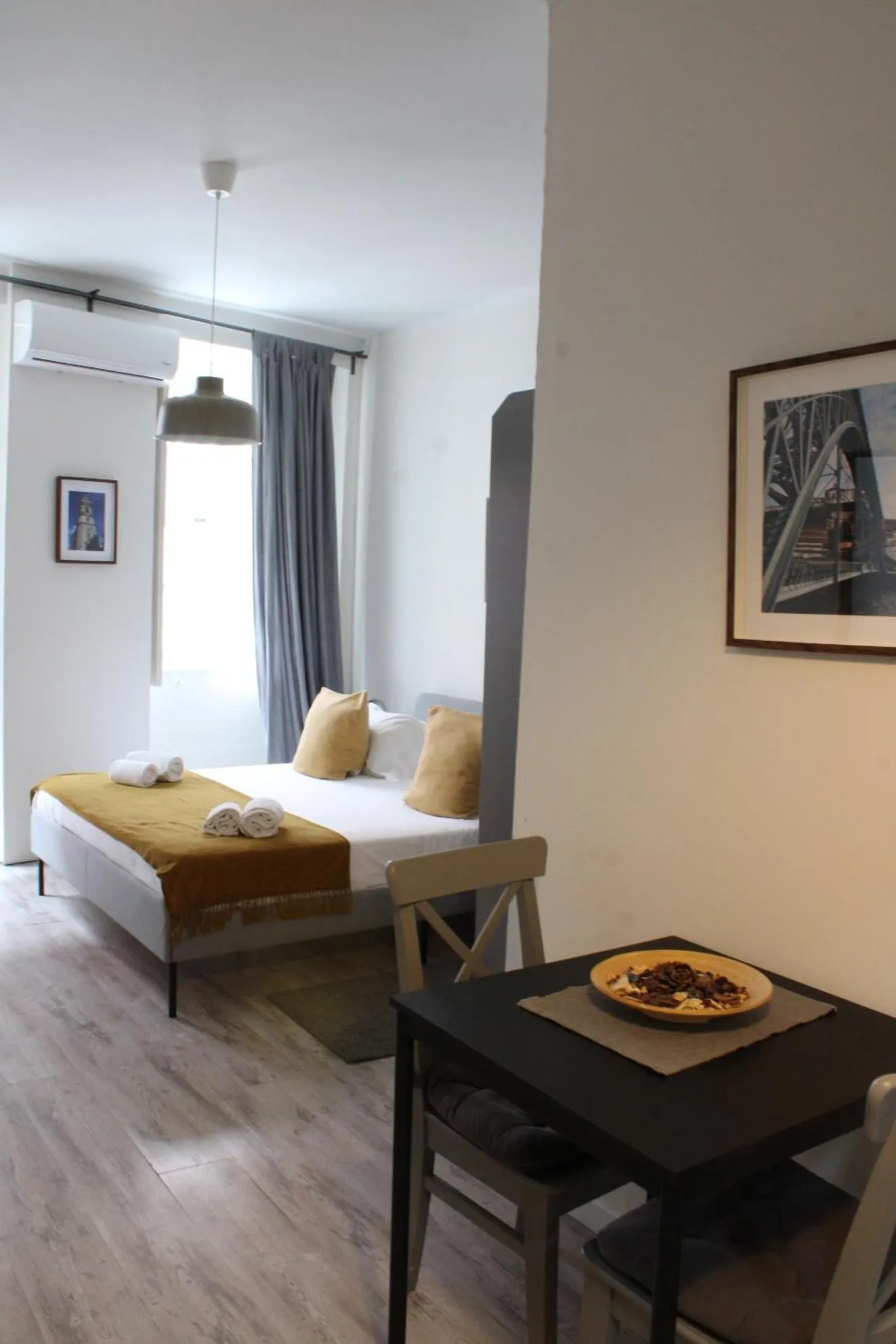 Bedroom, Bed in Oporto Maison Entreparedes