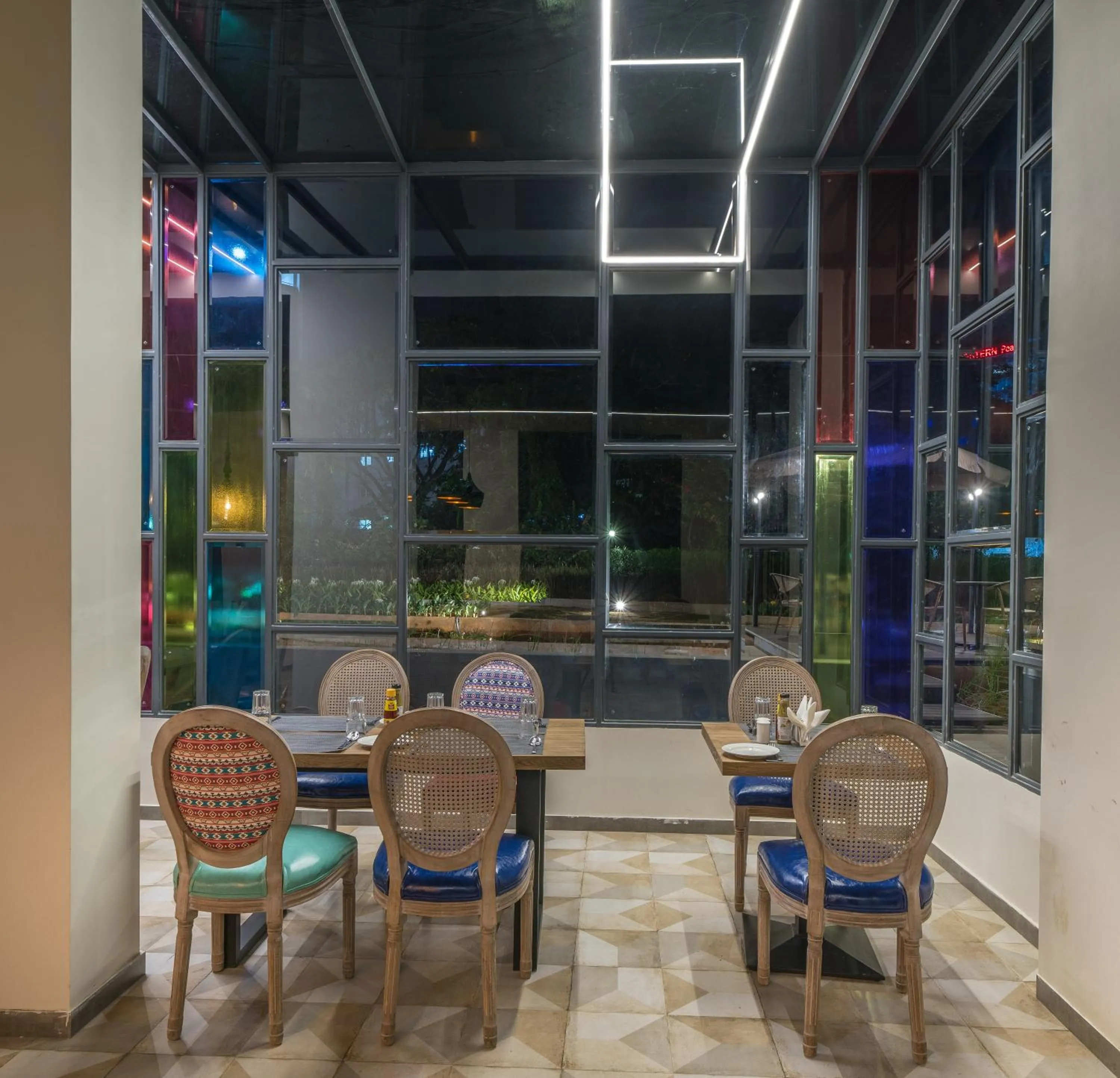 Restaurant/places to eat in Hotel B plus L