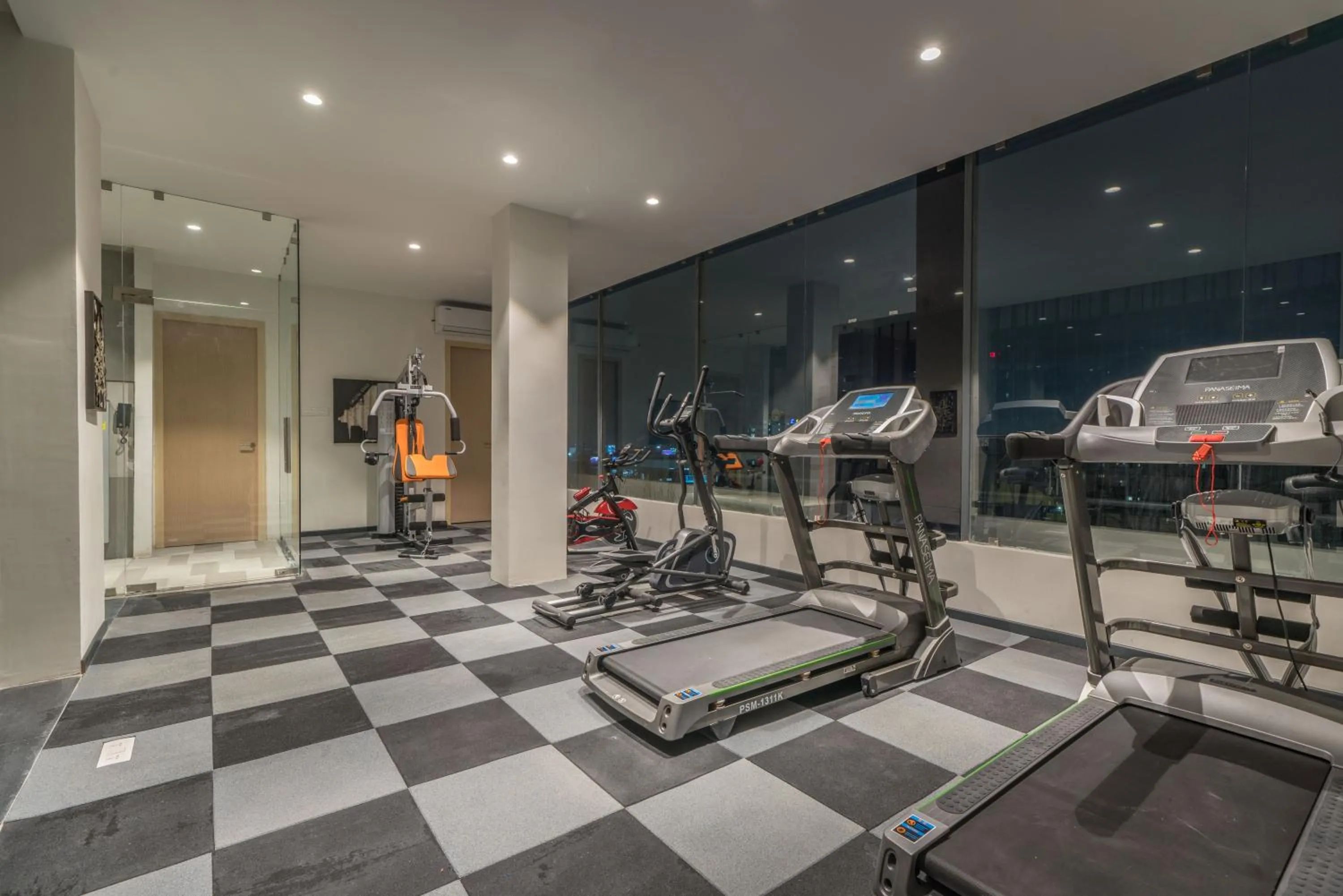 Fitness centre/facilities in Hotel B plus L