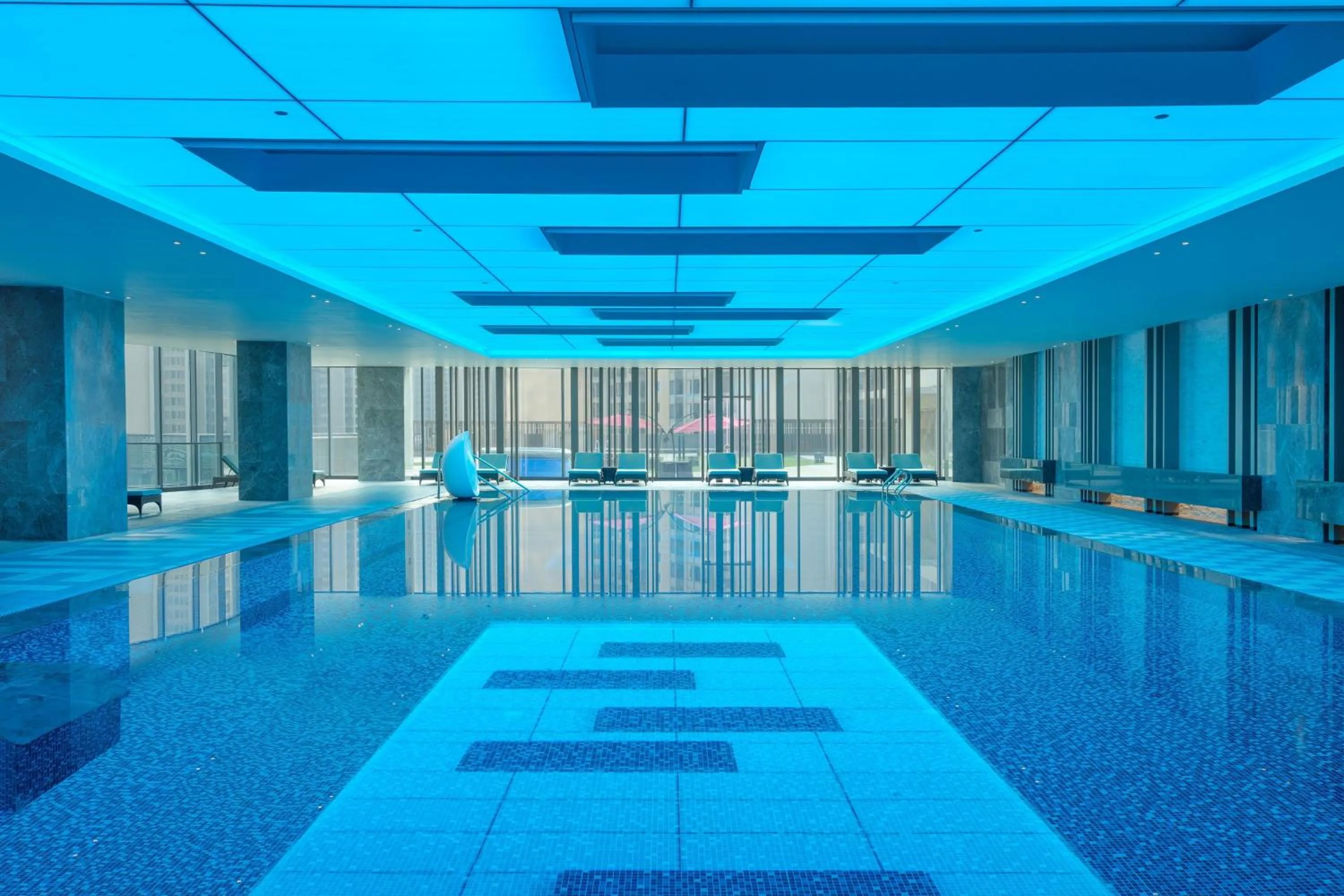 Swimming pool in Le Meridien Zhongshan