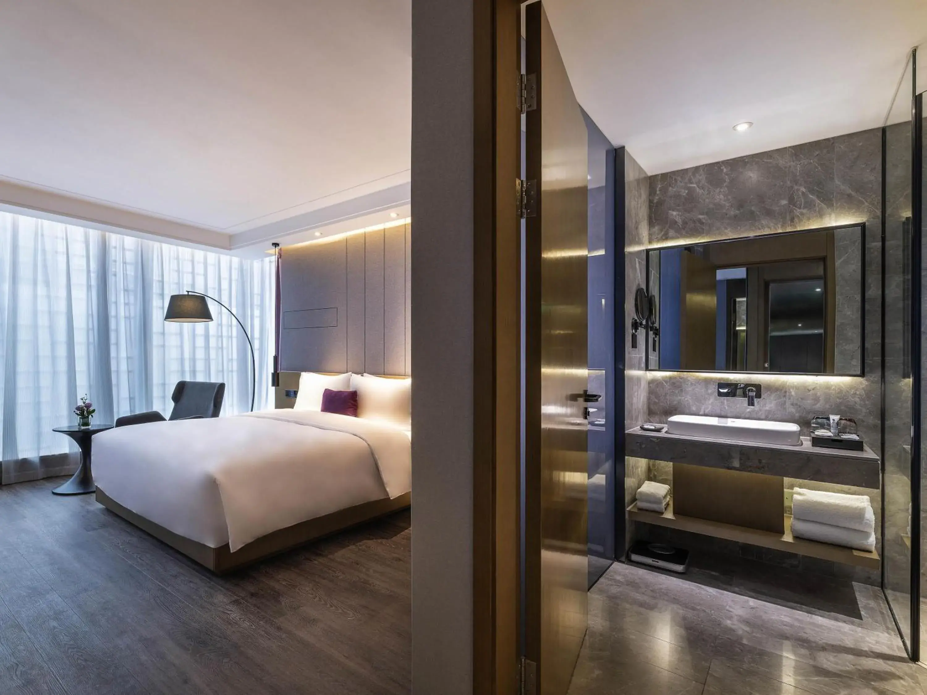 Standard King Room in Mercure Kunshan Hi Tech Zone Standard King Room in Mercure Kunshan Hi Tech Zone