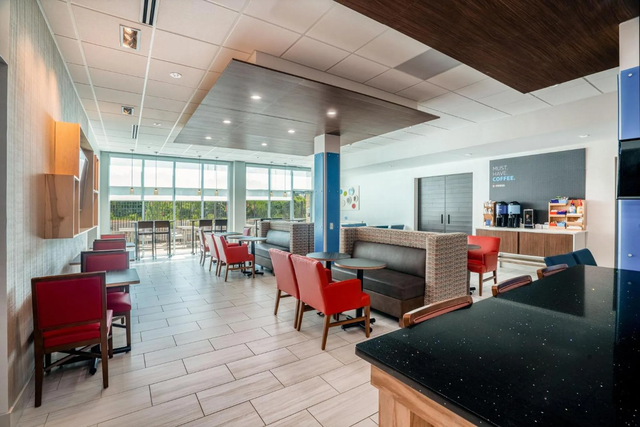 Breakfast in Holiday Inn Express & Suites Atlanta Airport NE - Hapeville by IHG