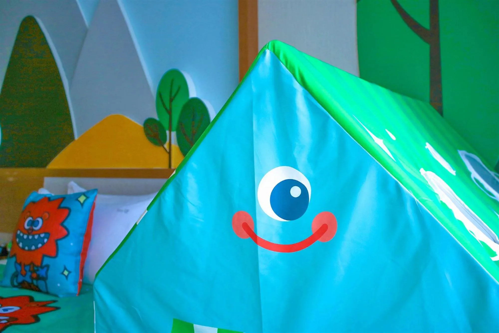 children in Holiday Inn Resort Yichun Mingyue Mountain by IHG