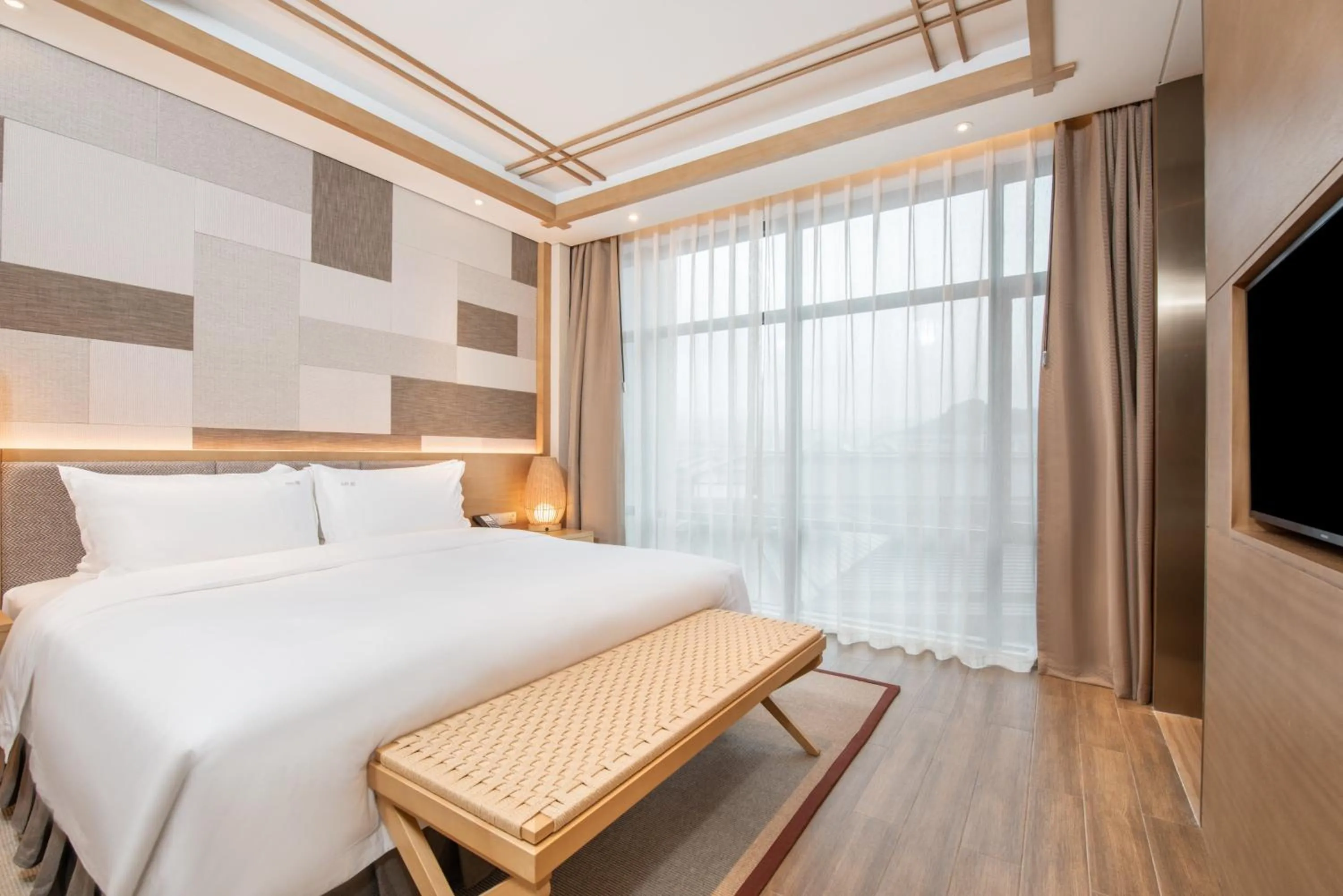 Photo of the whole room, Bed in Holiday Inn Resort Yichun Mingyue Mountain by IHG