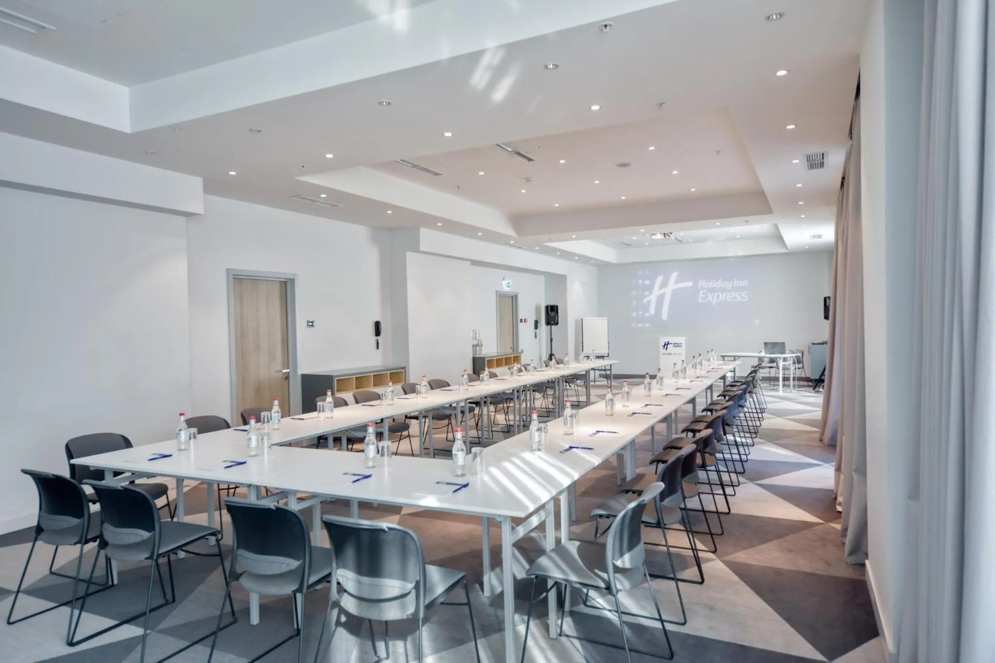 Meeting/conference room in Holiday Inn Express - Yerevan by IHG