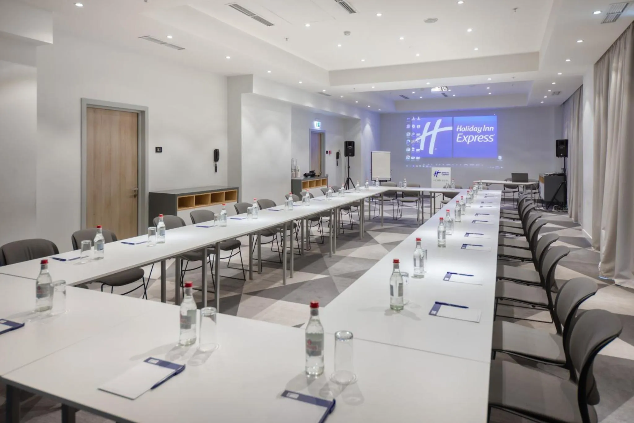 Meeting/conference room in Holiday Inn Express - Yerevan by IHG