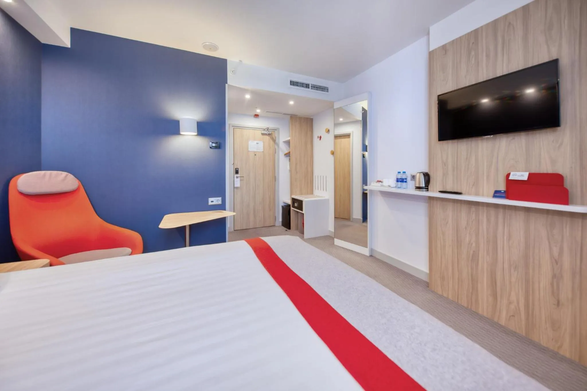 Photo of the whole room, Bed in Holiday Inn Express - Yerevan by IHG