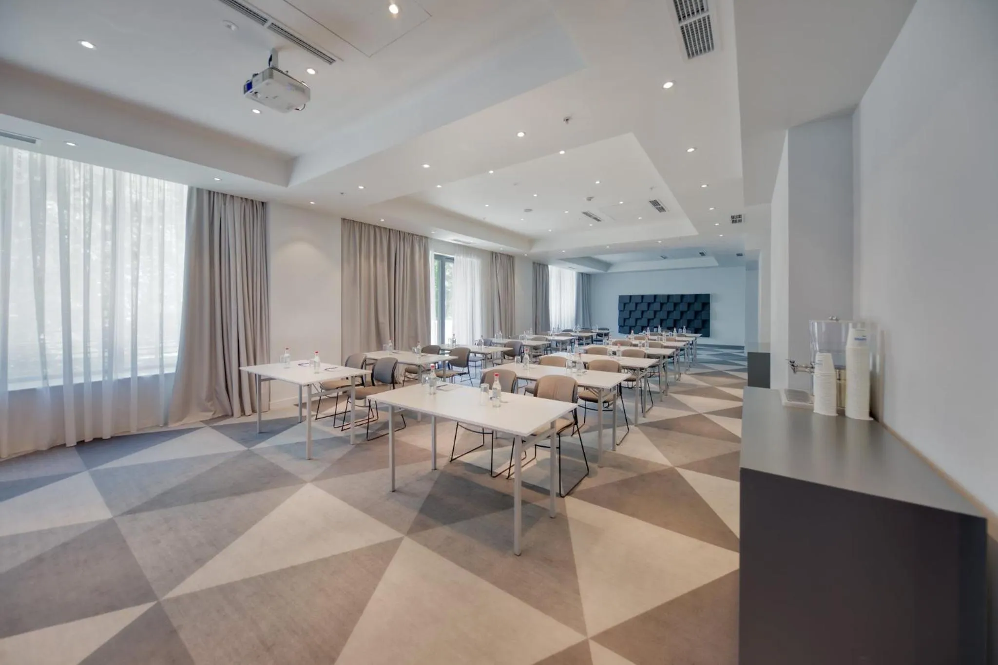 Meeting/conference room in Holiday Inn Express - Yerevan by IHG