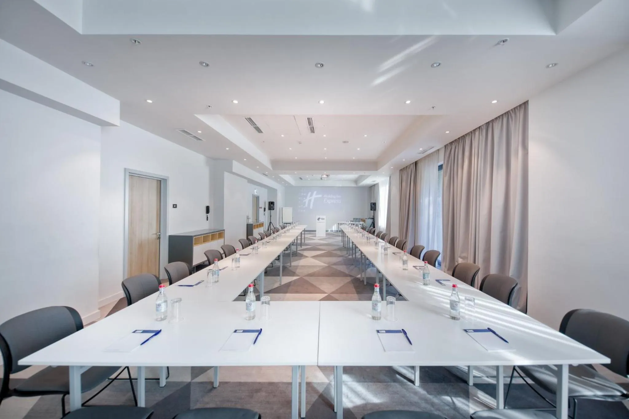 Meeting/conference room in Holiday Inn Express - Yerevan by IHG