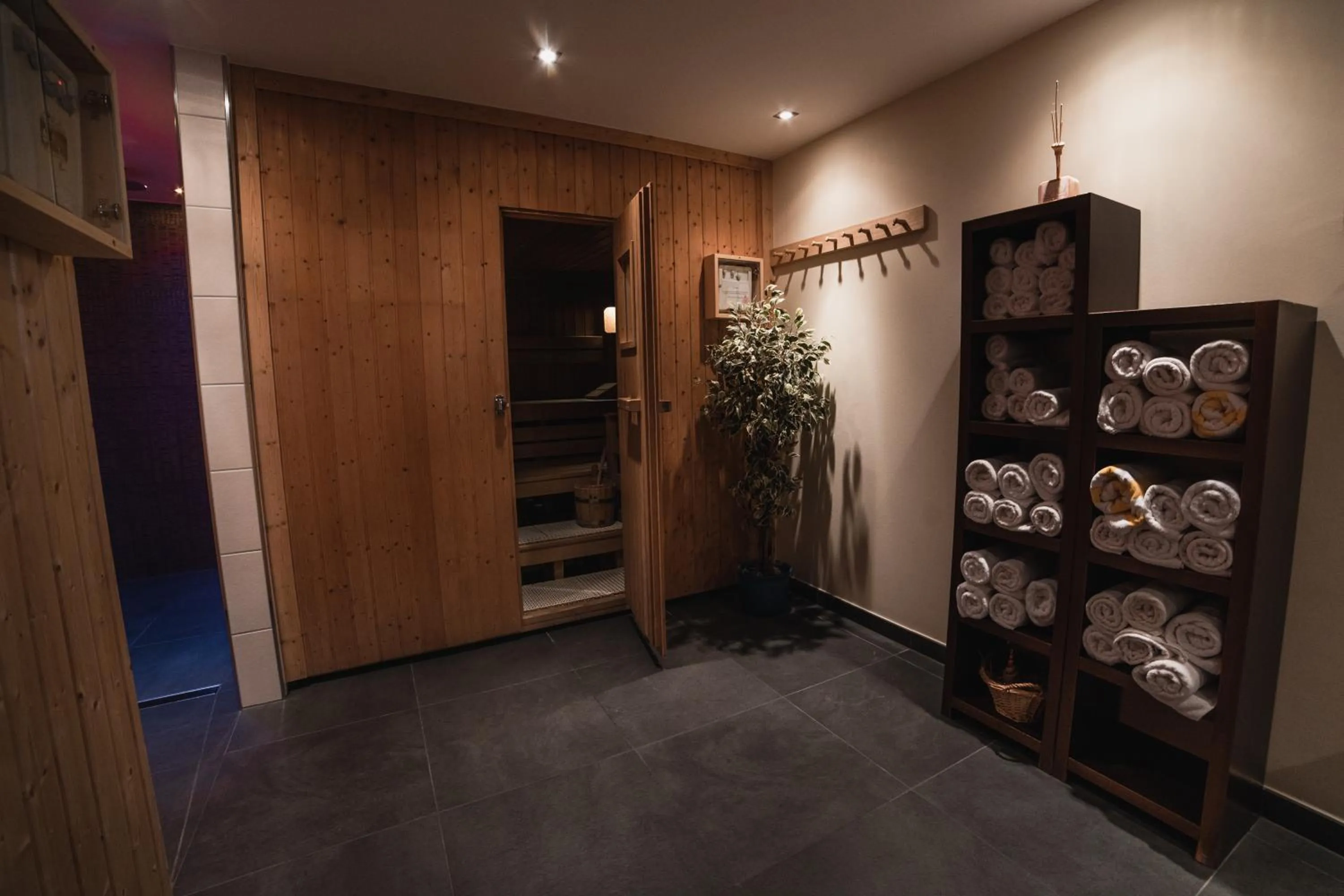 Sauna in Hotel Landhaus Neumayr